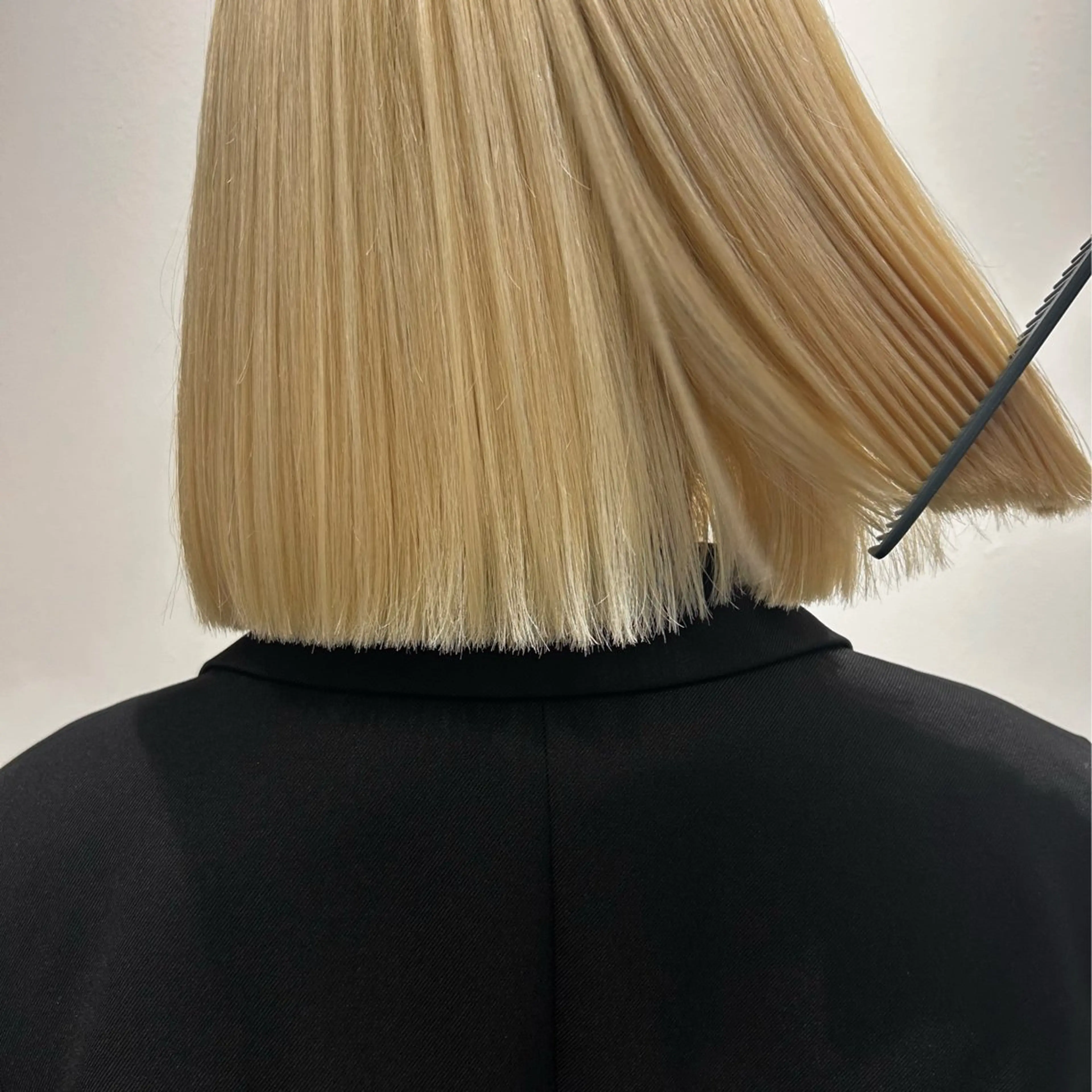 ショート カラー 抜きっぱなしブロンド ブロンド ボブ ヘアカラー 田中 遥陽のヘアスタイル