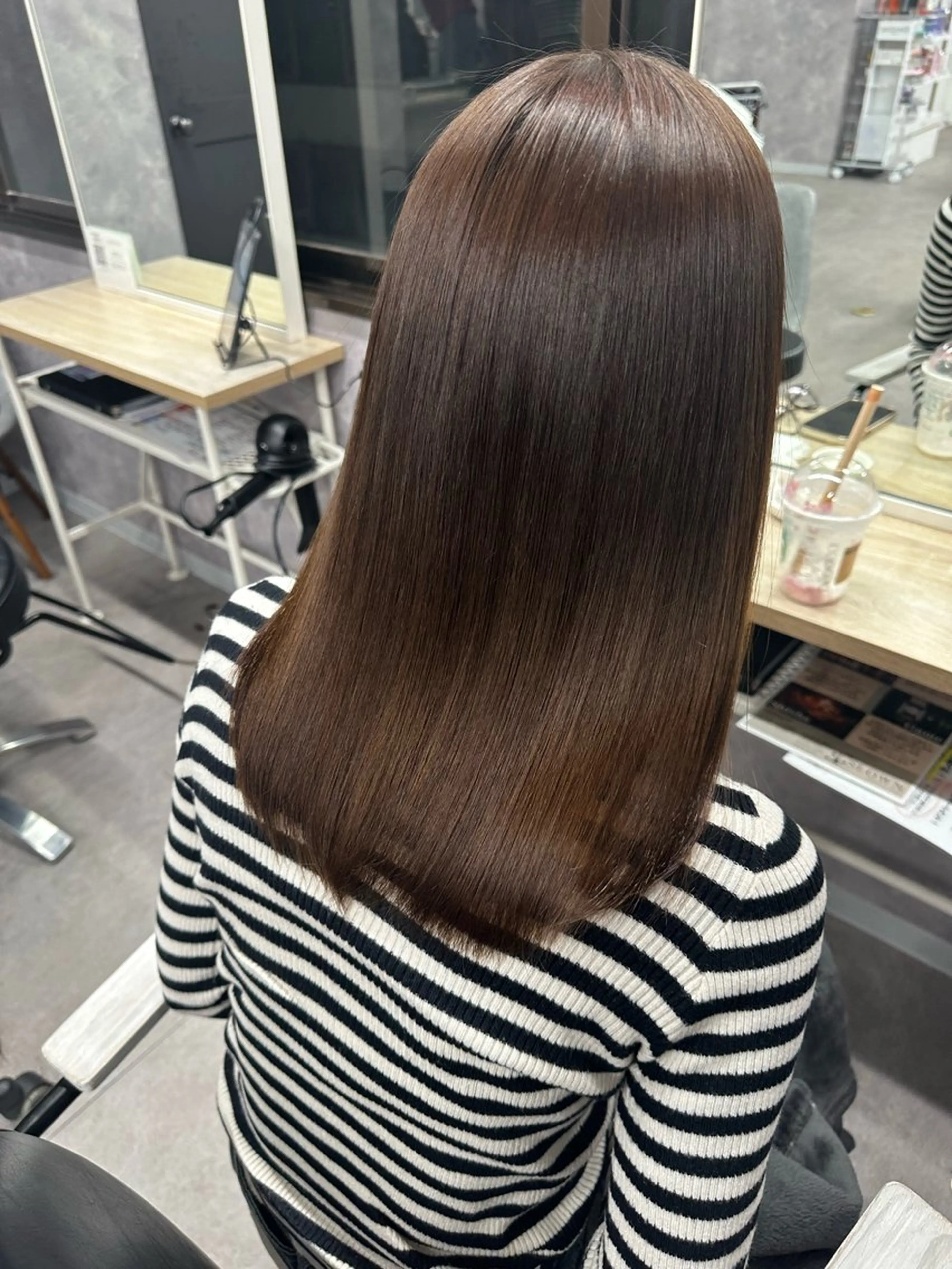 セミロング カラー ヘアカラー トリートメント 白髪ぼかし、髪質改善 富田隼仁のヘアスタイル