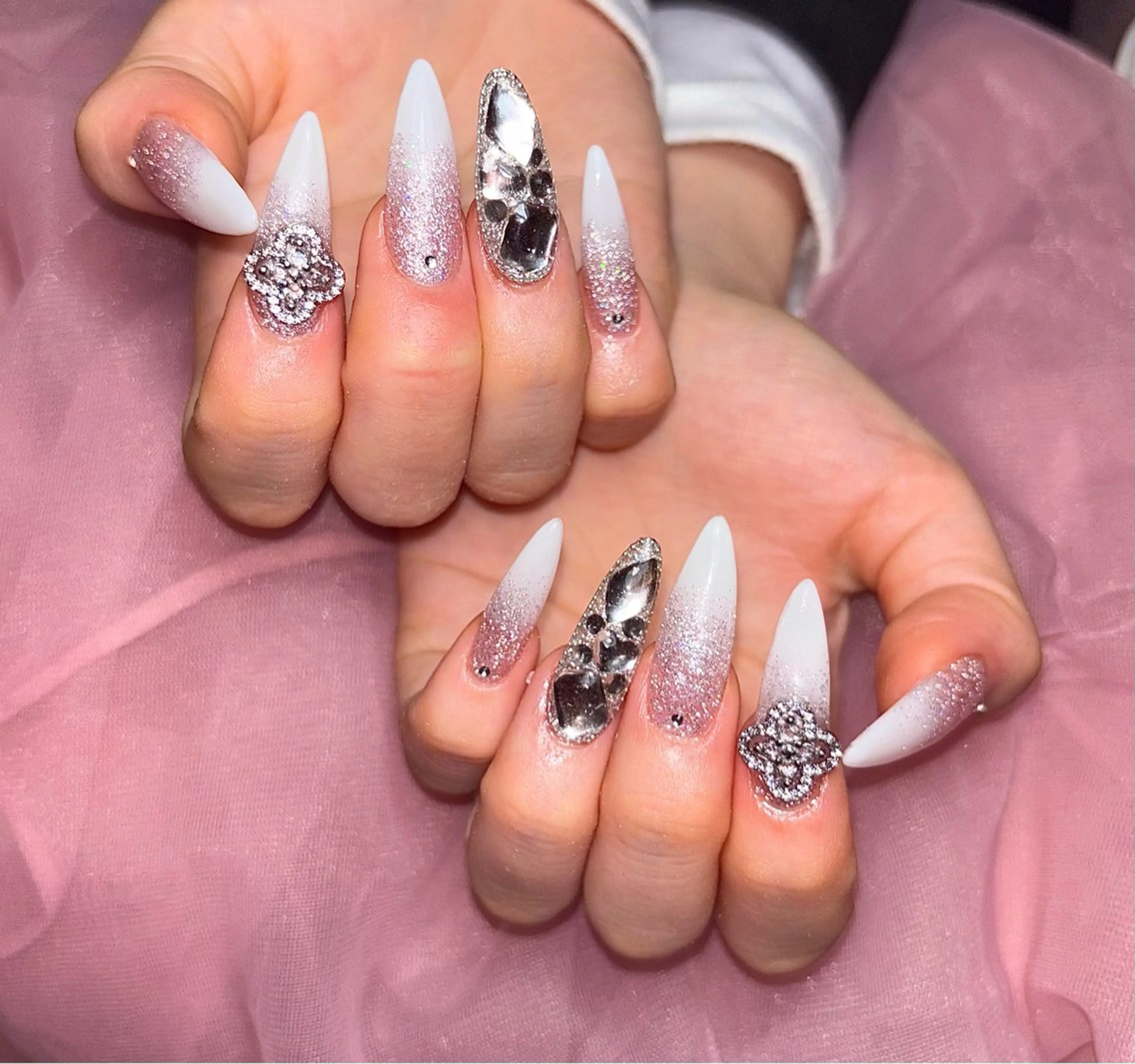 ネイル ハンドネイル 𝐁𝐞𝐥𝐥 𝐦𝐞のネイルデザイン