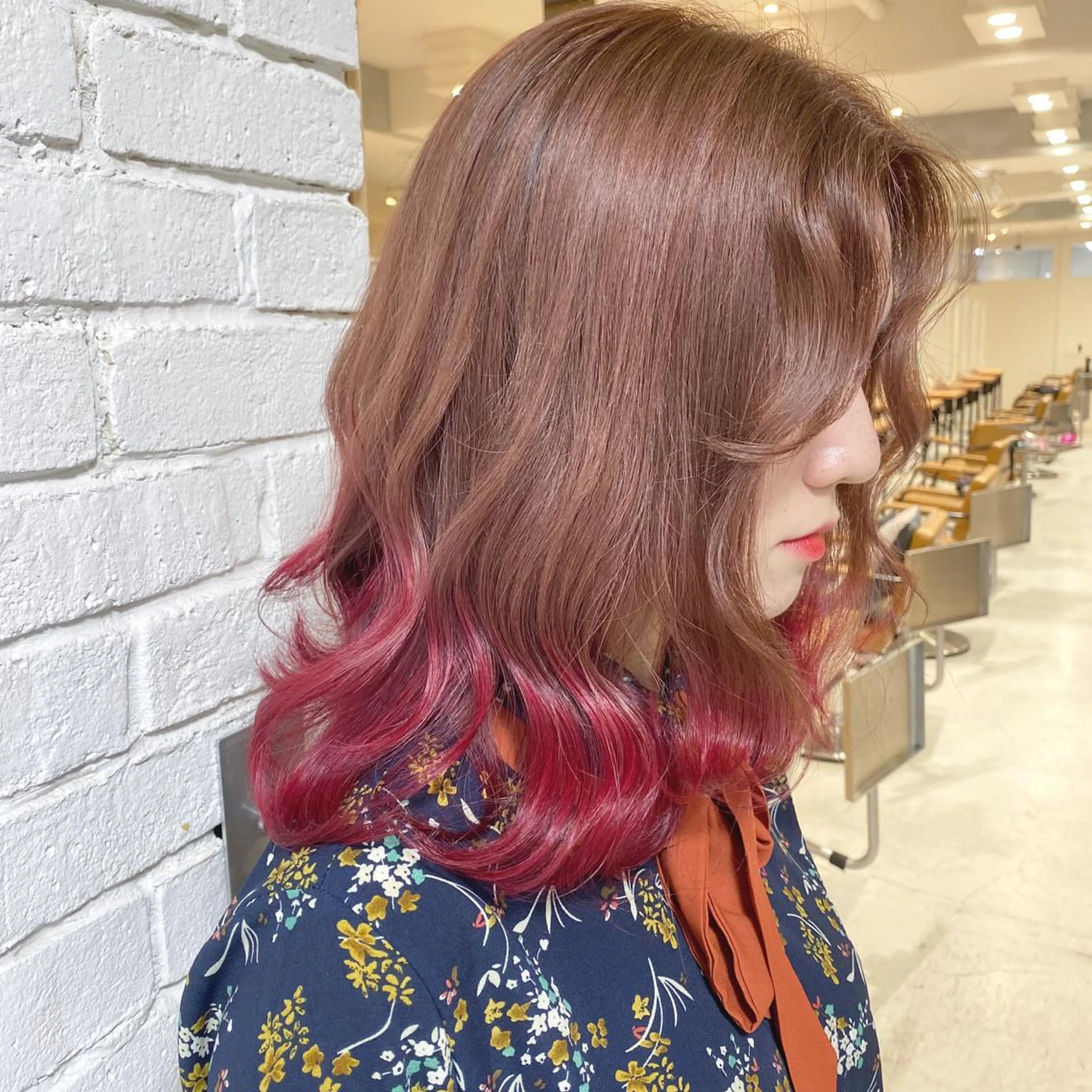 セミロング カラー ブリーチ ORIKA 美容室のヘアスタイル