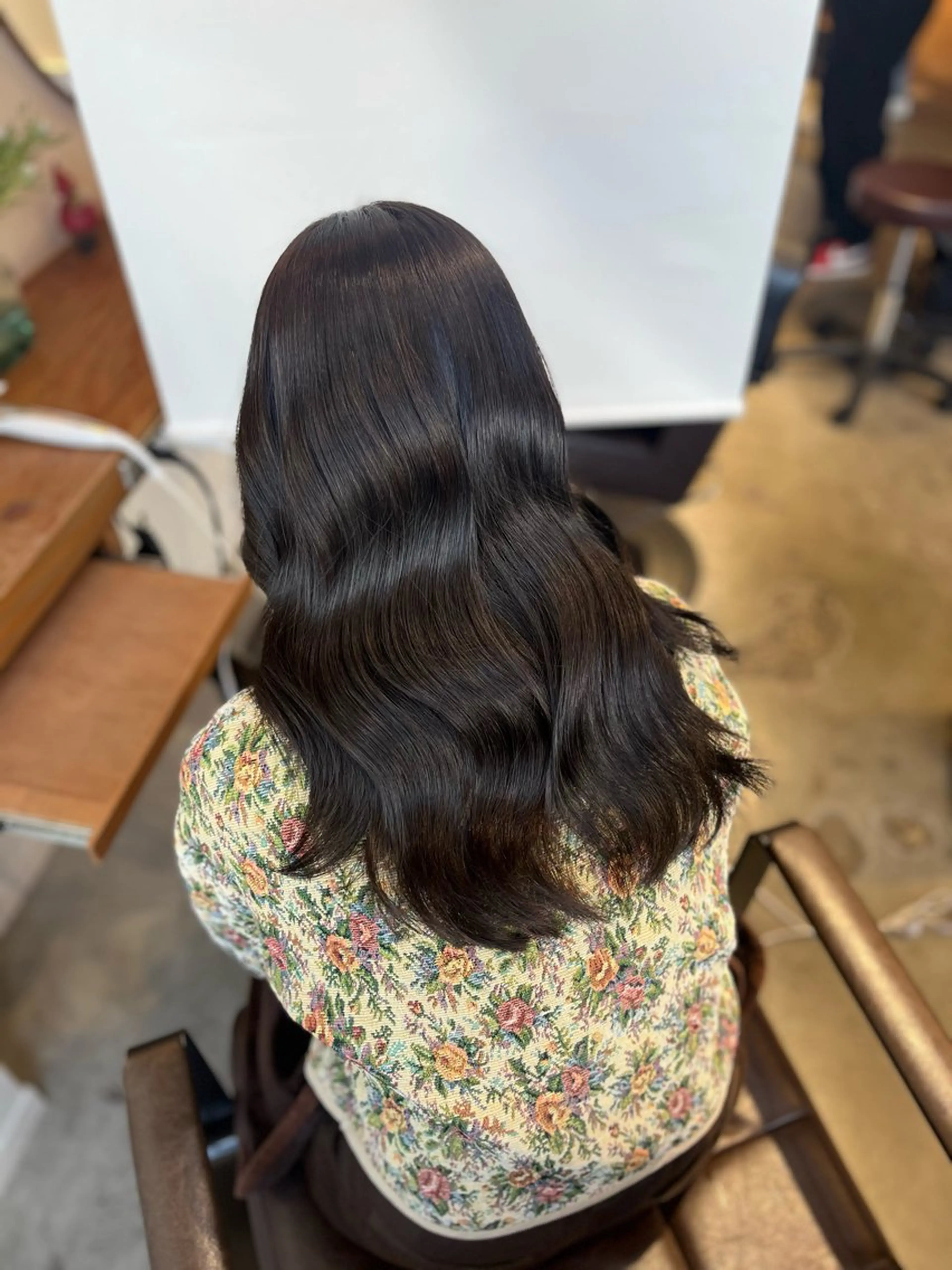 セミロング 塩川ももこ/ 自然な縮毛矯正のヘアスタイル