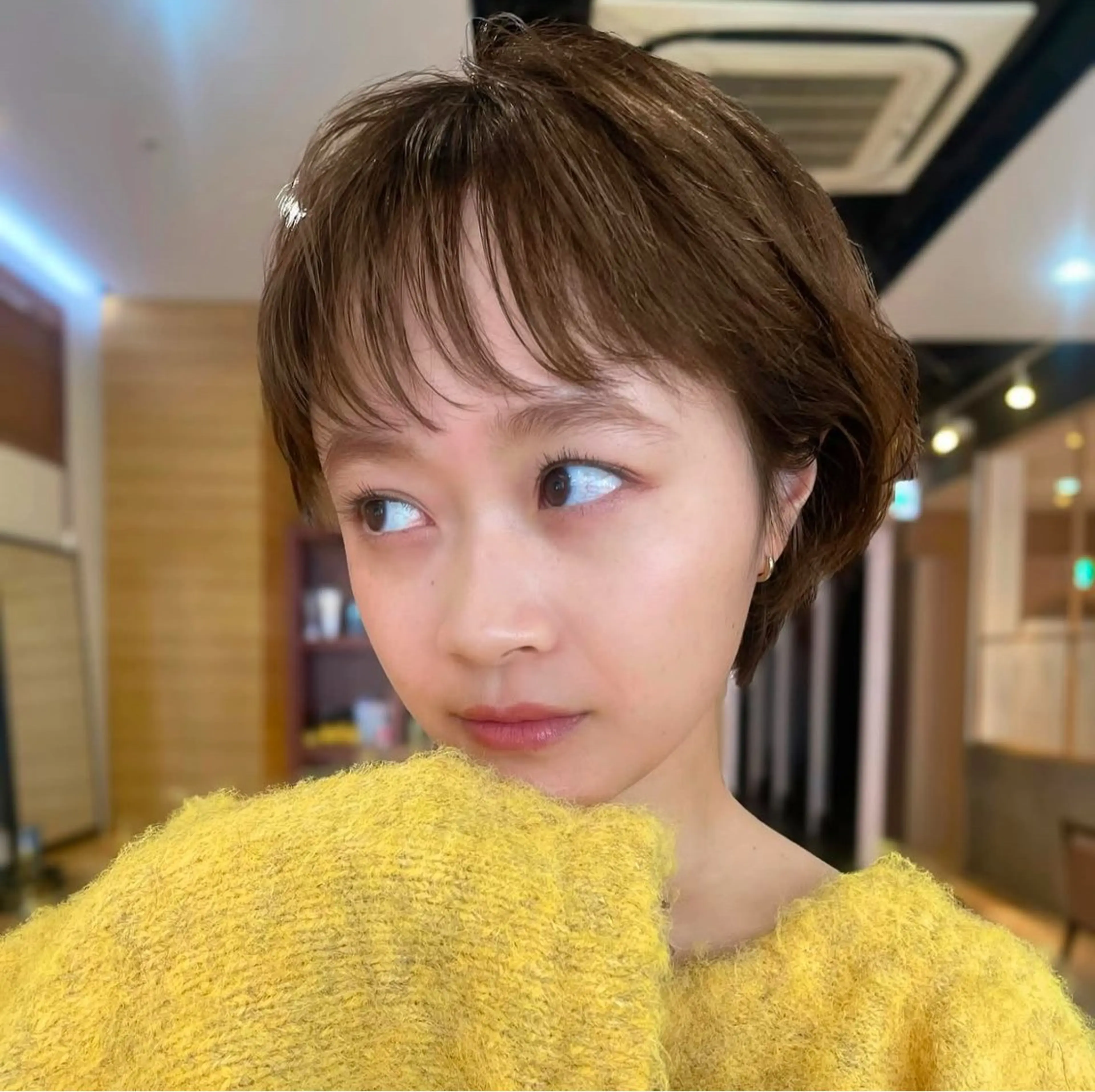 ショート カラー 丸みショート オン眉 ショートヘア 顔まわり🥨レイヤー /透明感/まいなのヘアスタイル