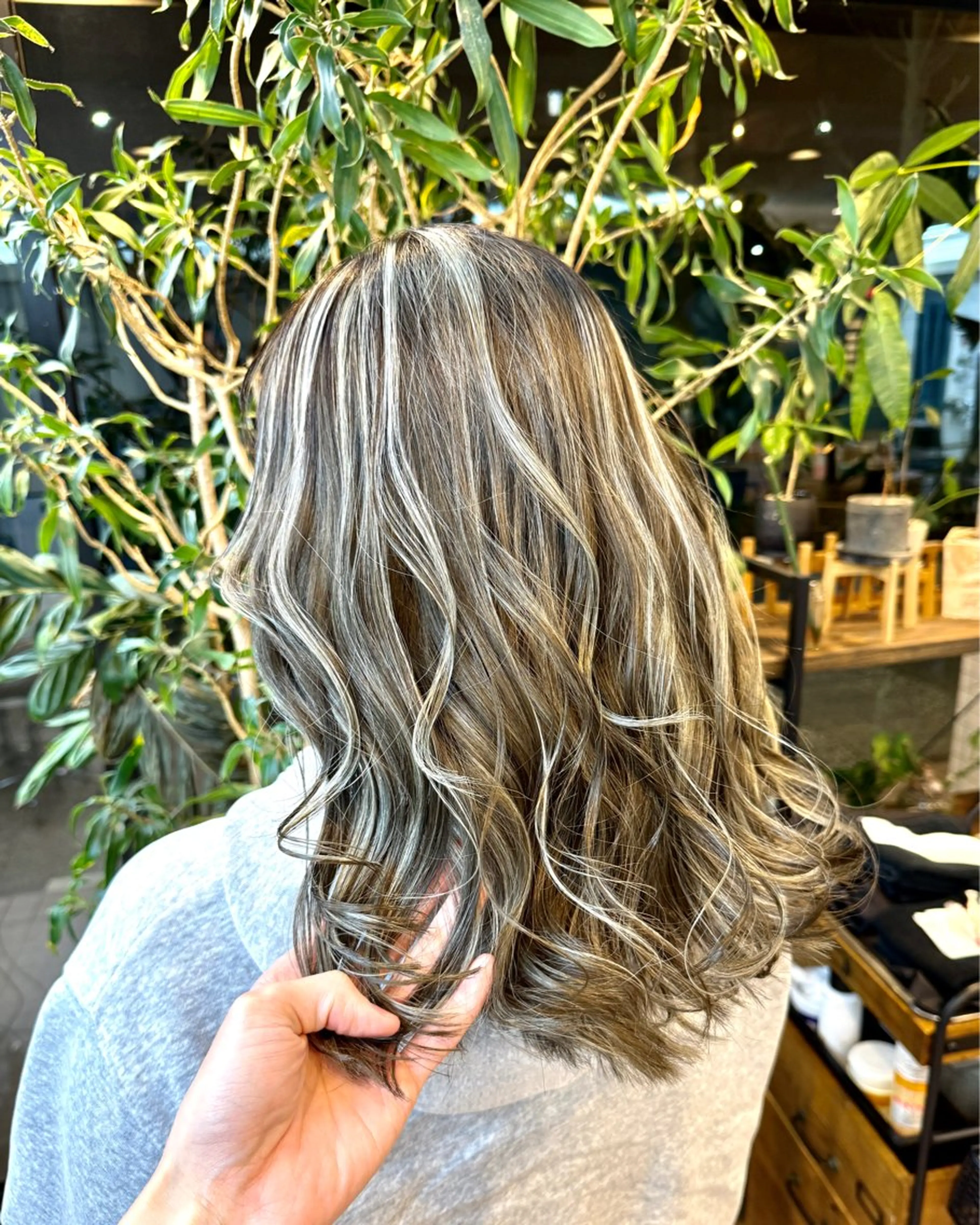 セミロング カラー ハイライトカラー 3Dハイライト ハイライト ヘアカラー トリートメント 🌈ハイライト特化 🌈 🐶ノザワ🐶のヘアスタイル