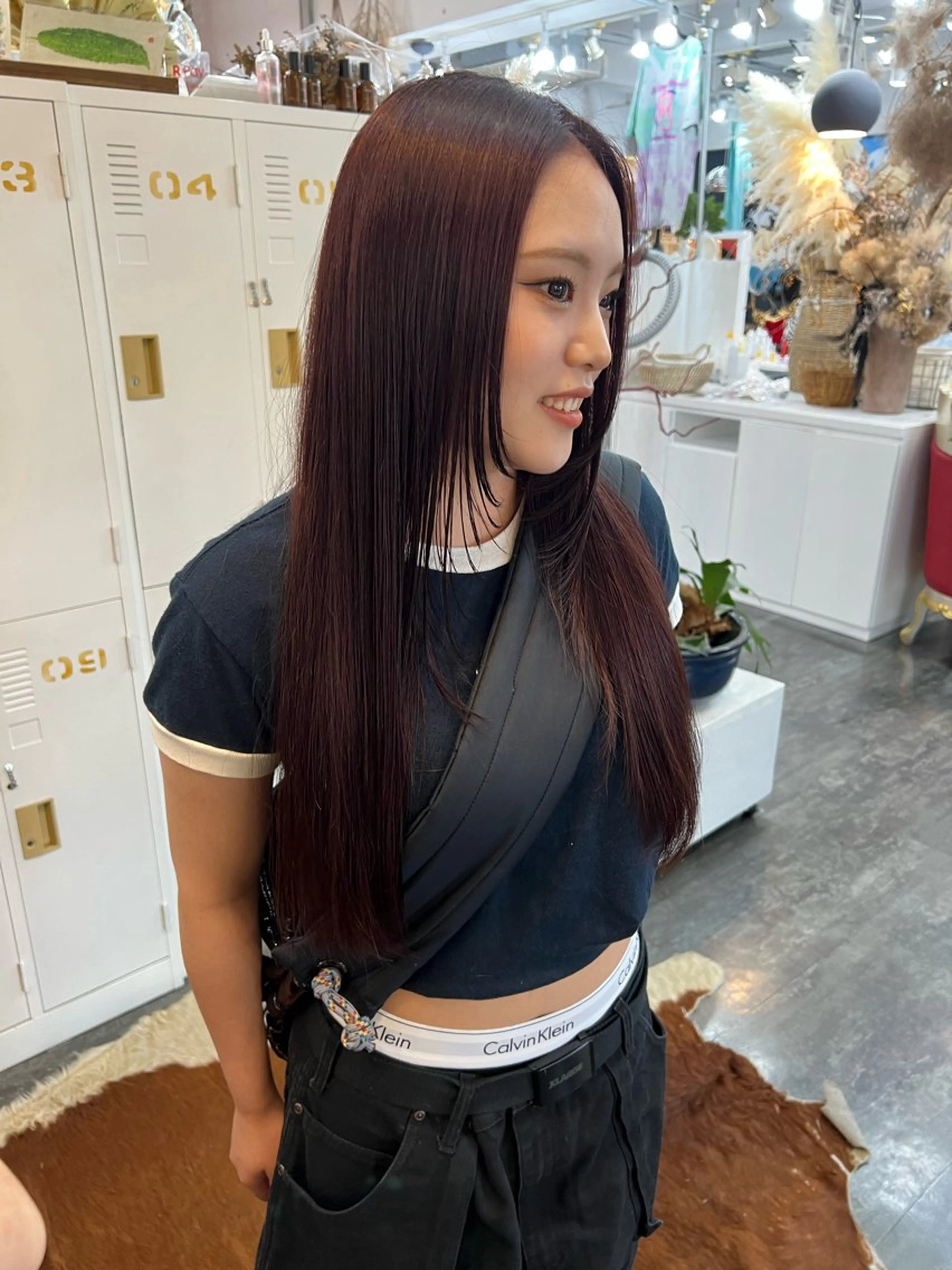 ロング カラー レッドカラー レイヤーカット LOMARLIE JURIAのヘアスタイル