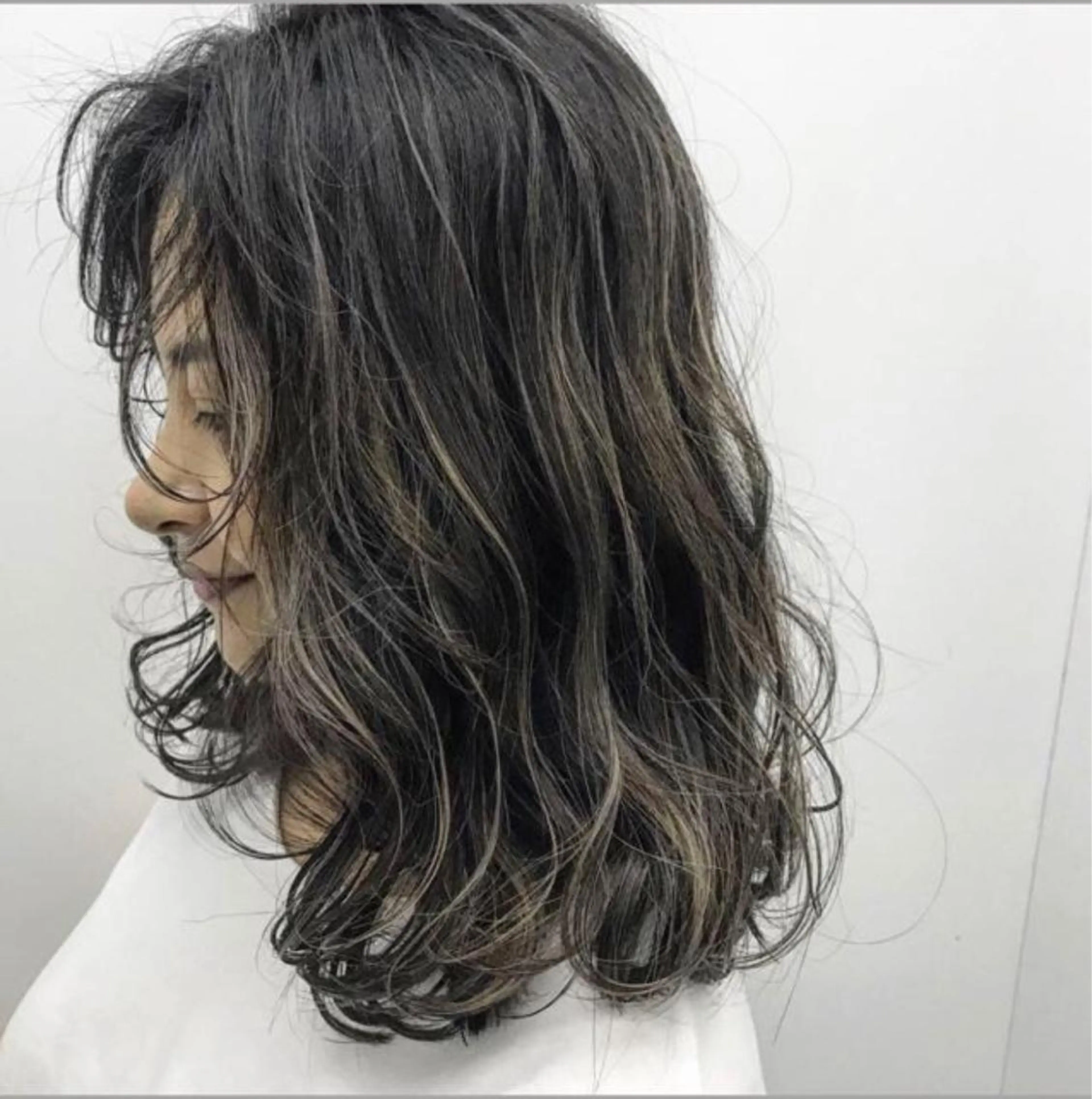 ミディアム カラー レイヤー×髪質改善 マネージャー安藤光司のヘアスタイル