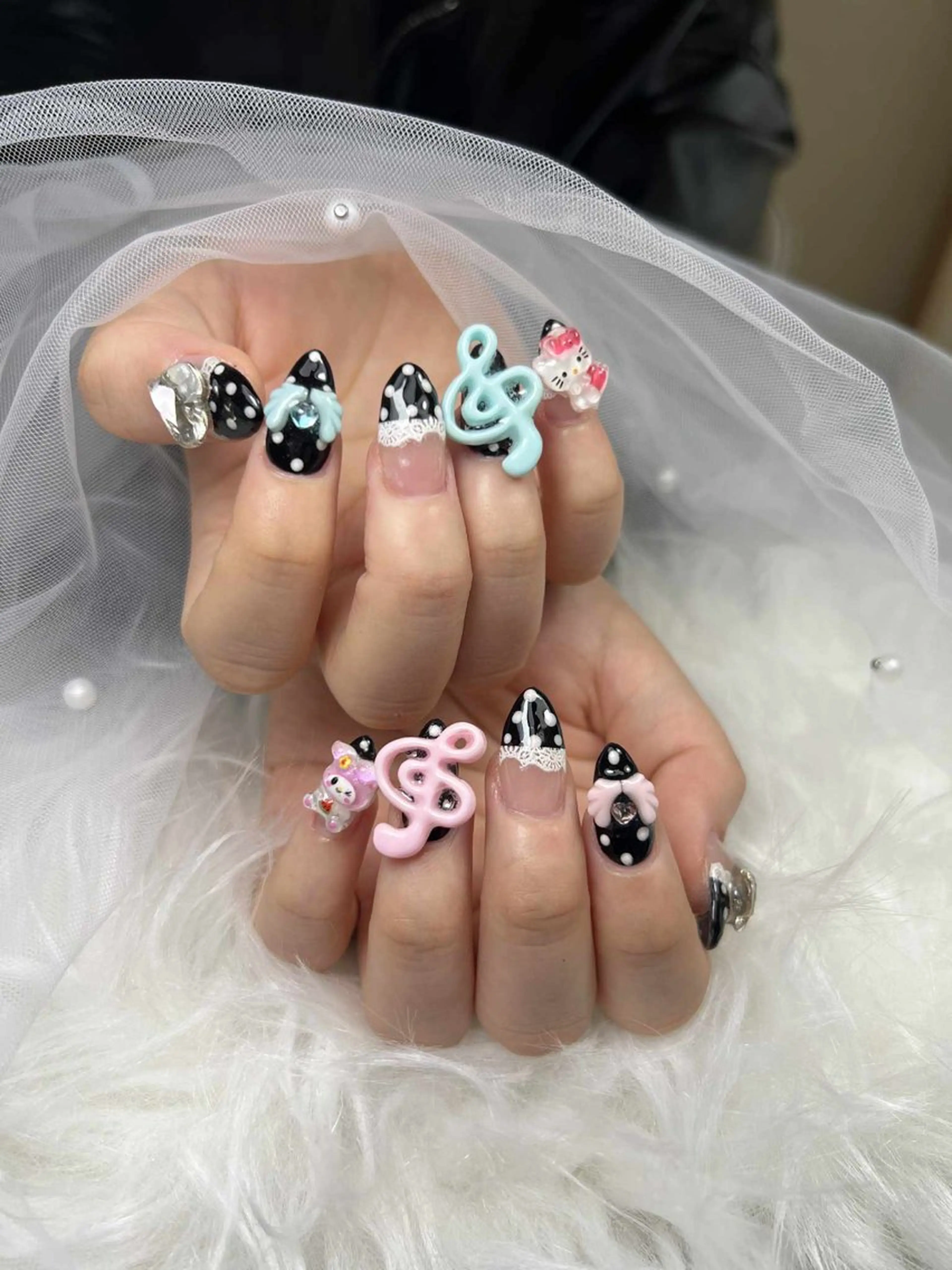 ネイル アートネイル オーロラネイル チークネイル 長さ出し フットネイル ハンドネイル ハンドケア Mio_ Noiranailのネイルデザイン