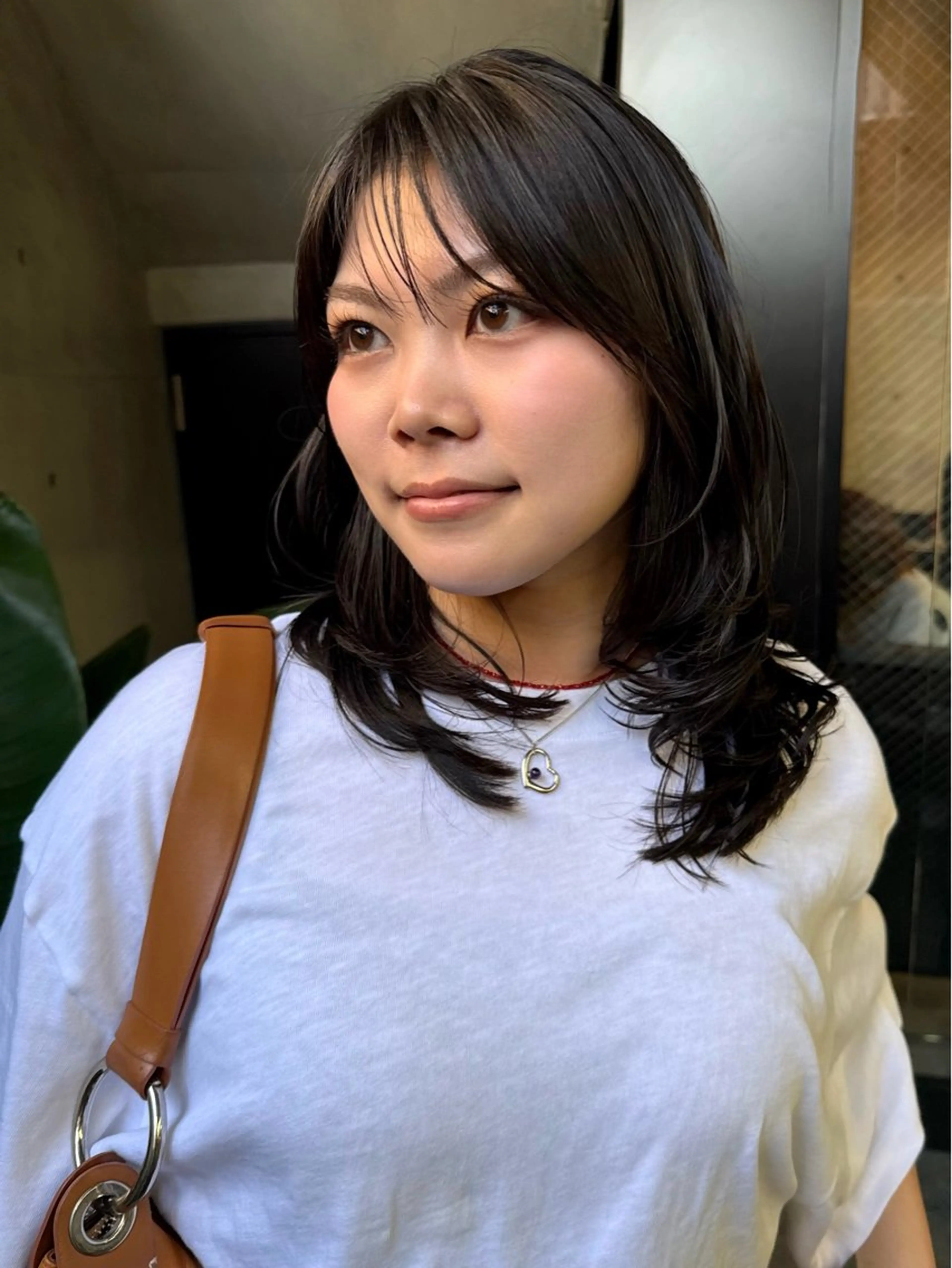 セミロング ラベンダーブラウン ハッシュカット かきあげバング レイヤーカット シャギー カット ヘアカラー 縮毛矯正 トリートメント レイヤーカット\ウル フ　chinatsuのヘアスタイル
