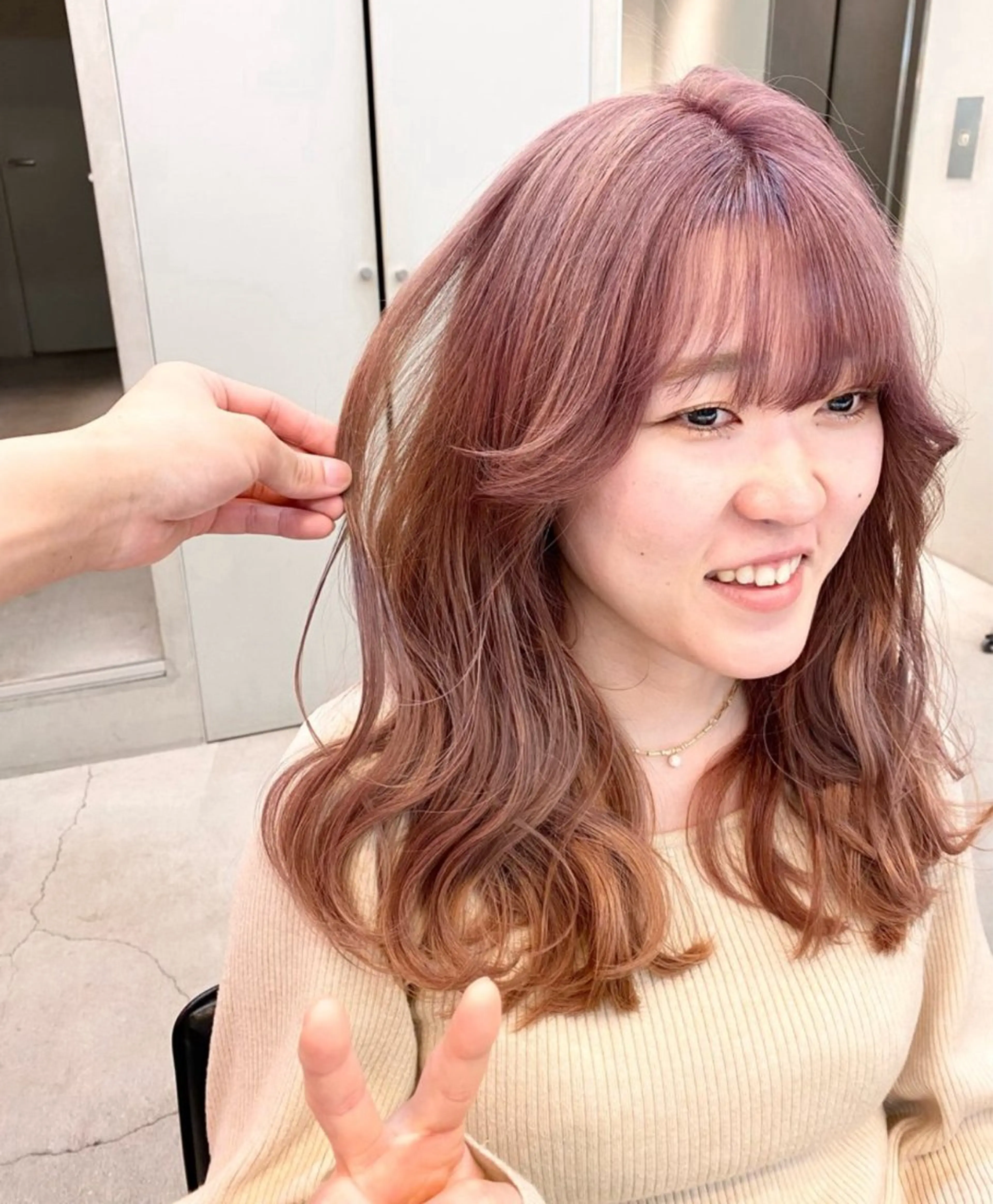 セミロング カラー 透明感カラー ハイトーンカラー ピンクカラー シルバー カット ヘアカラー トリートメント 艶髪と透明感を ‼️/若林のヘアスタイル