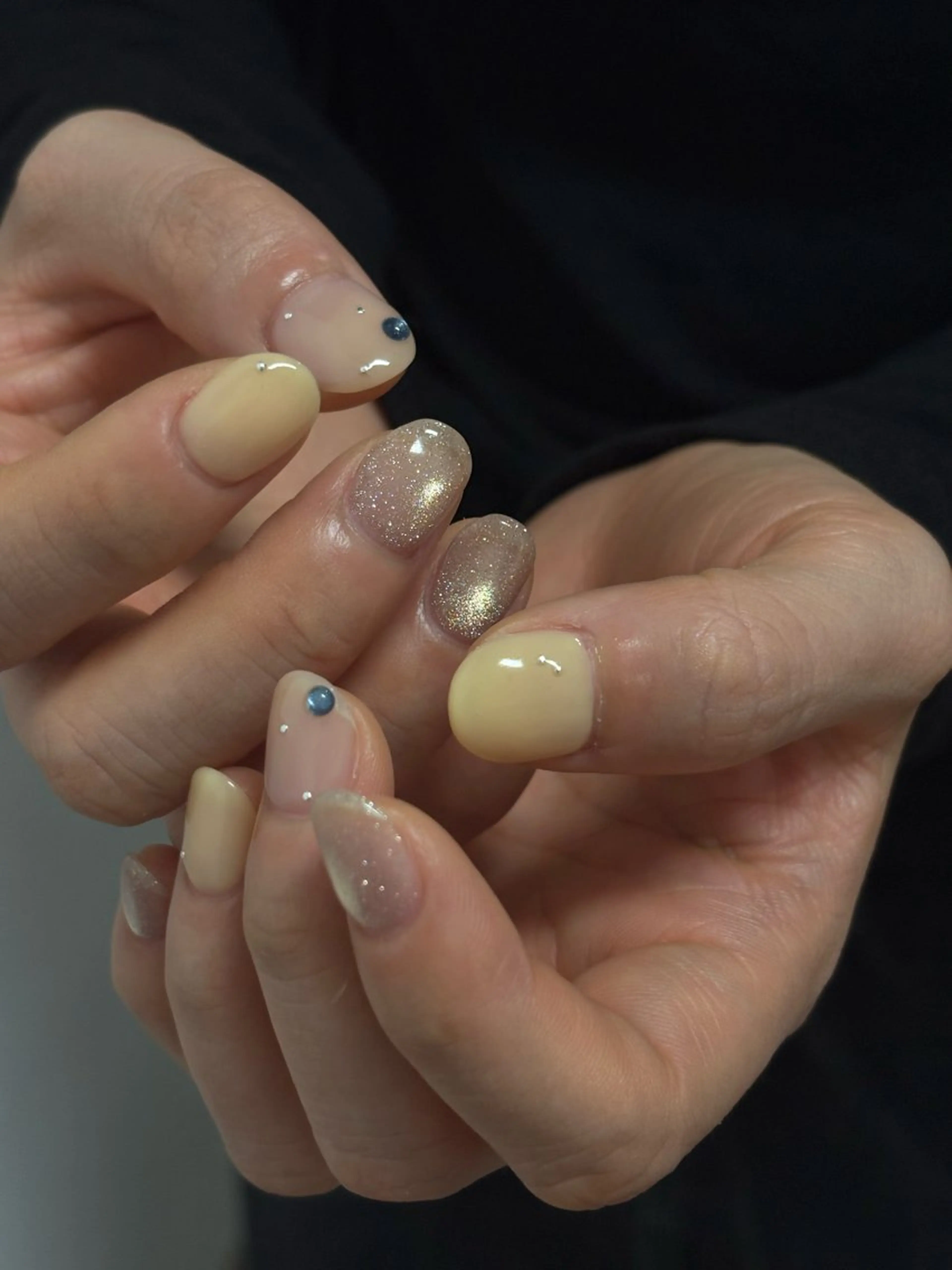 ネイル ブルー 黄色 ハンドネイル Noël新宿南口 arisaのネイルデザイン