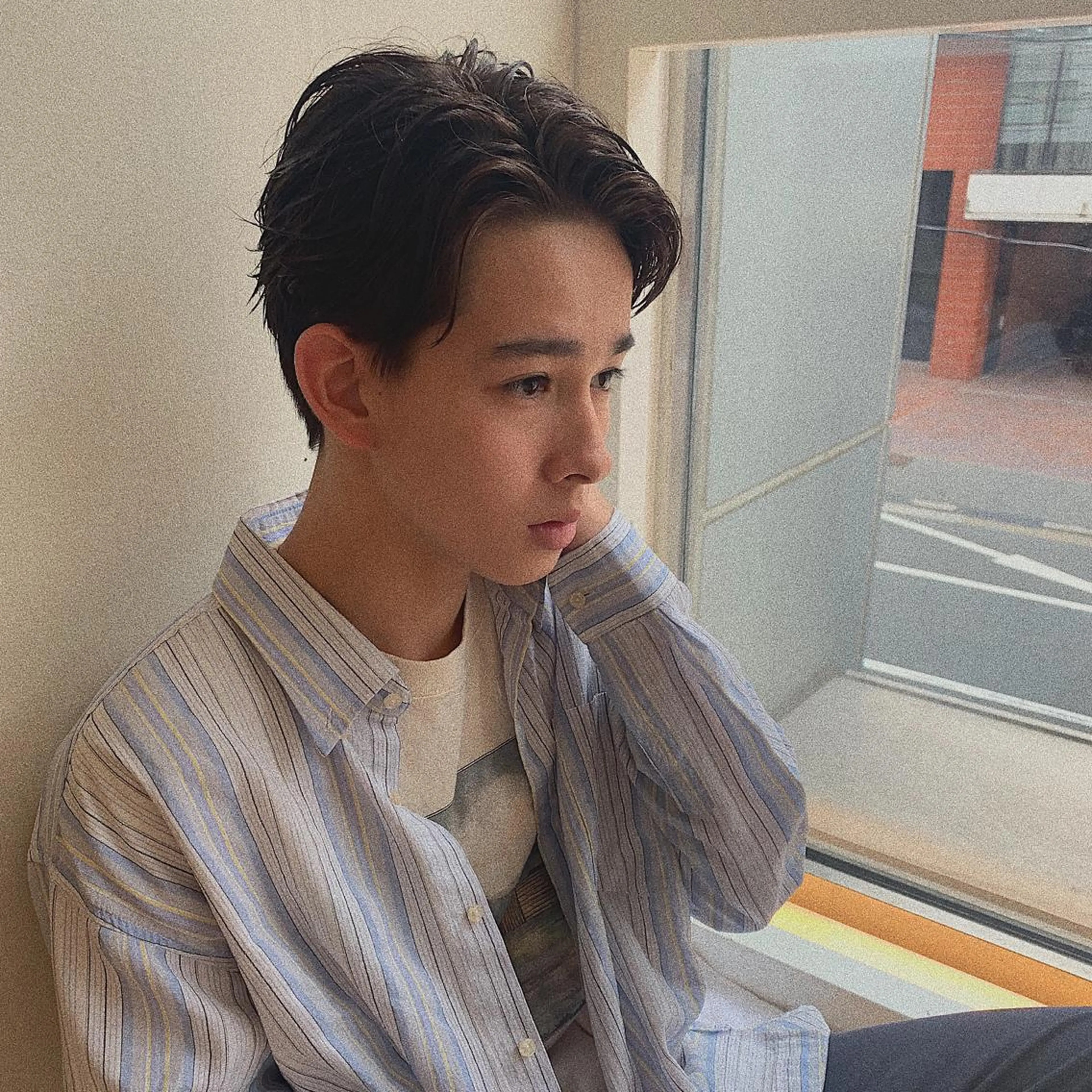 ショート パーマ メンズ センターパート 三矢 ちなつのヘアスタイル