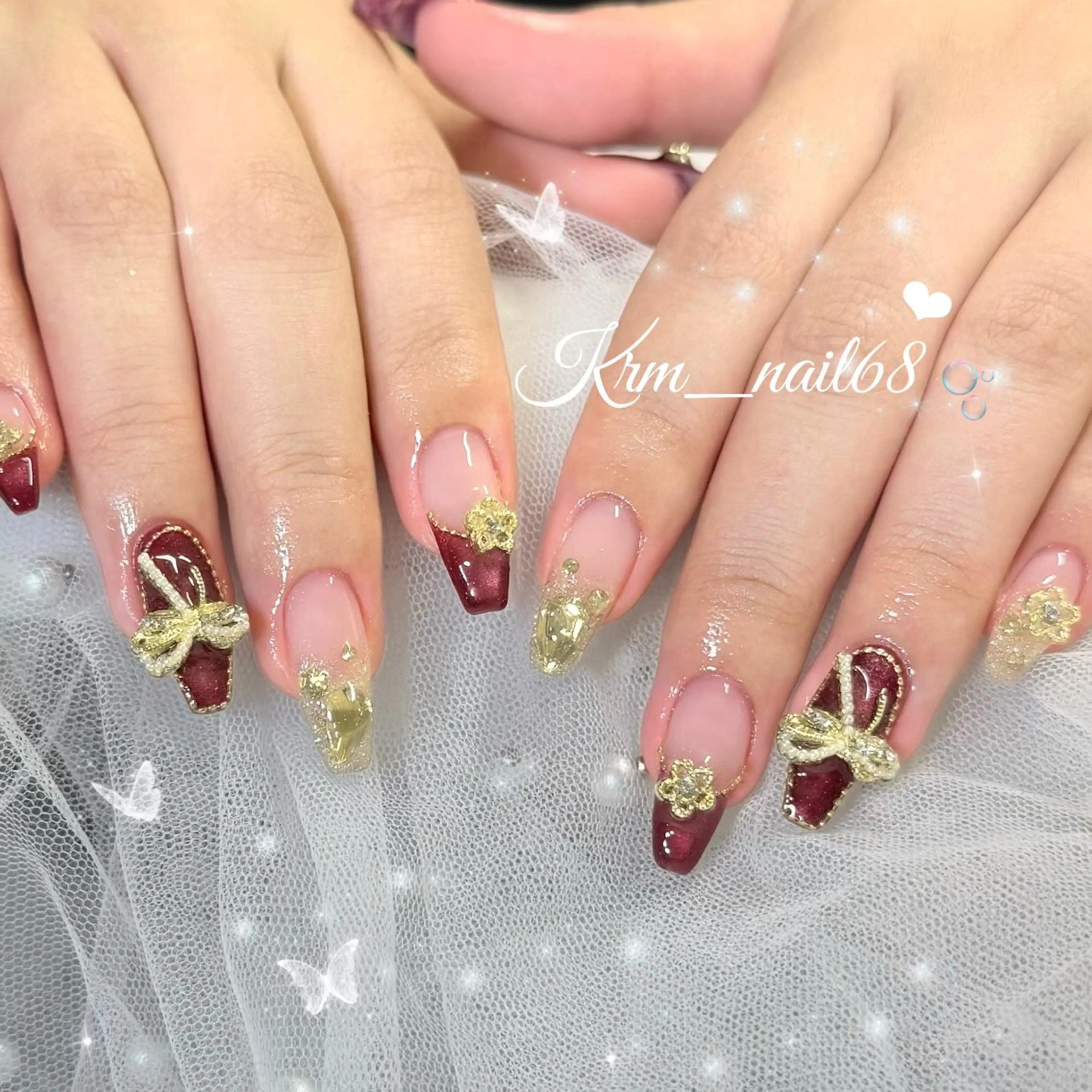 ネイル ボルドー ゴールド リボン ハンドネイル Karen 新宿のネイルデザイン