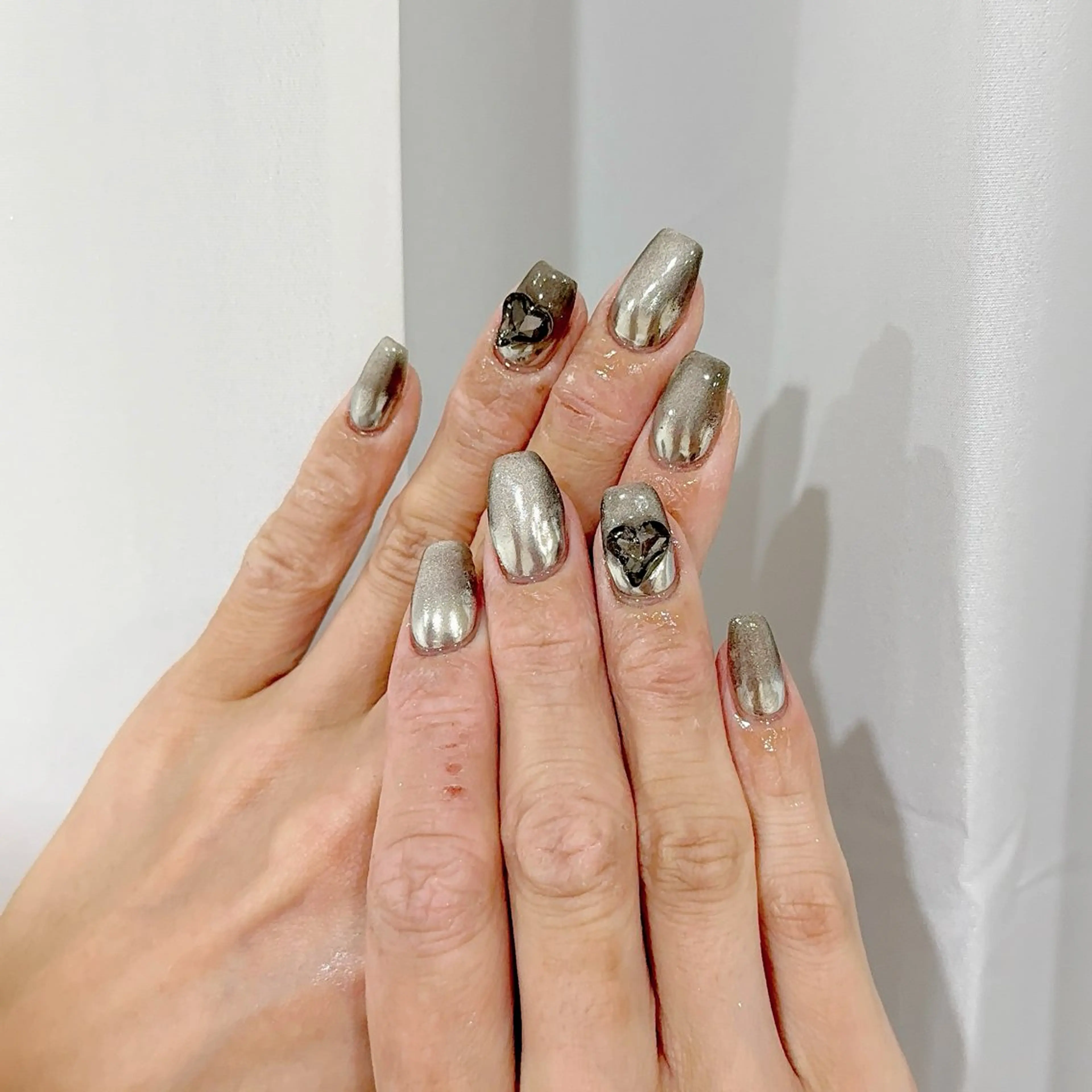 ネイル ハート 韓国ネイル ミラーネイル ニュアンスネイル シルバー ハンドネイル Reillynail みさきのネイルデザイン