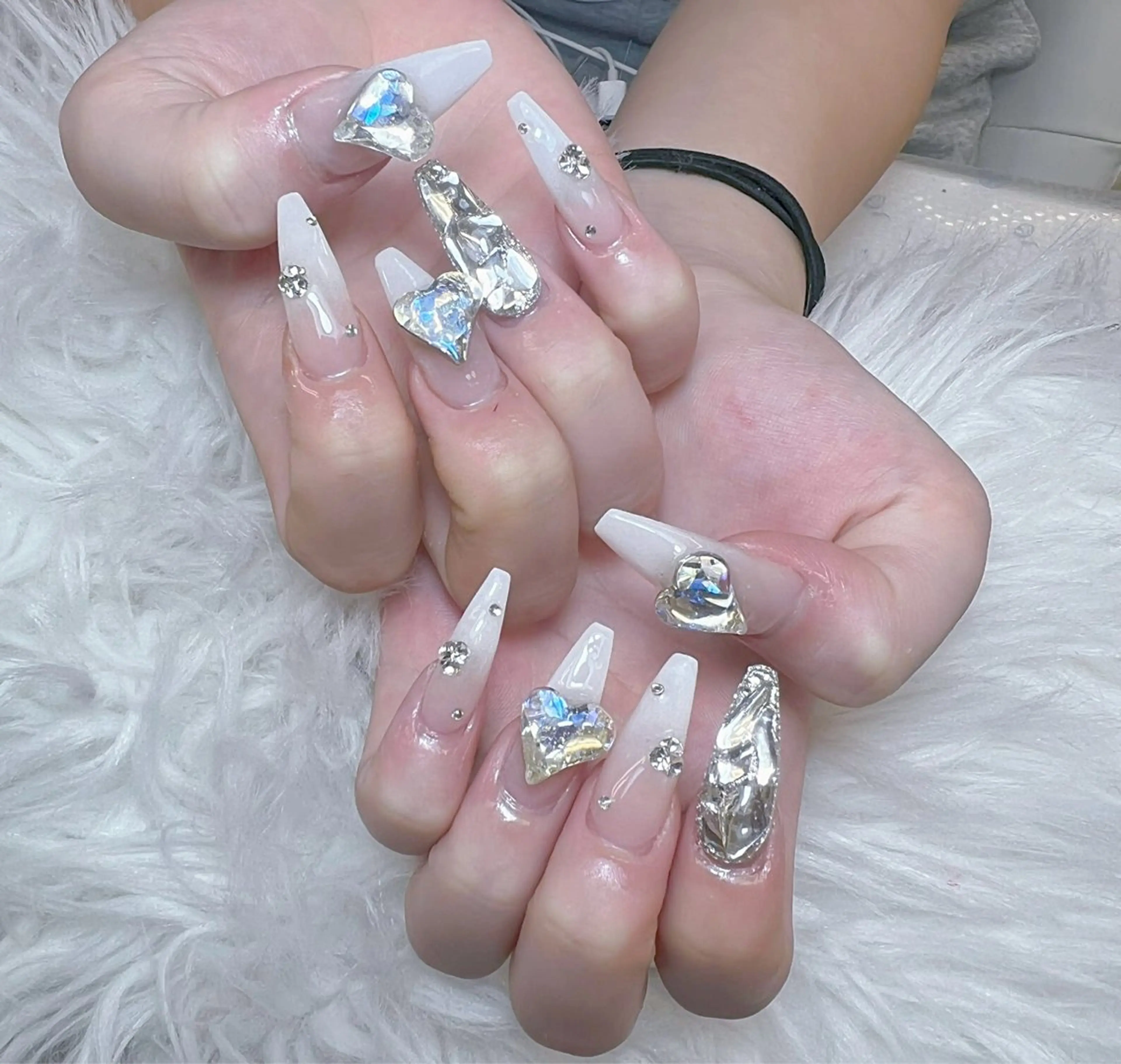 ネイル アートネイル オーロラネイル チークネイル 長さ出し フットネイル Miya _nailのネイルデザイン