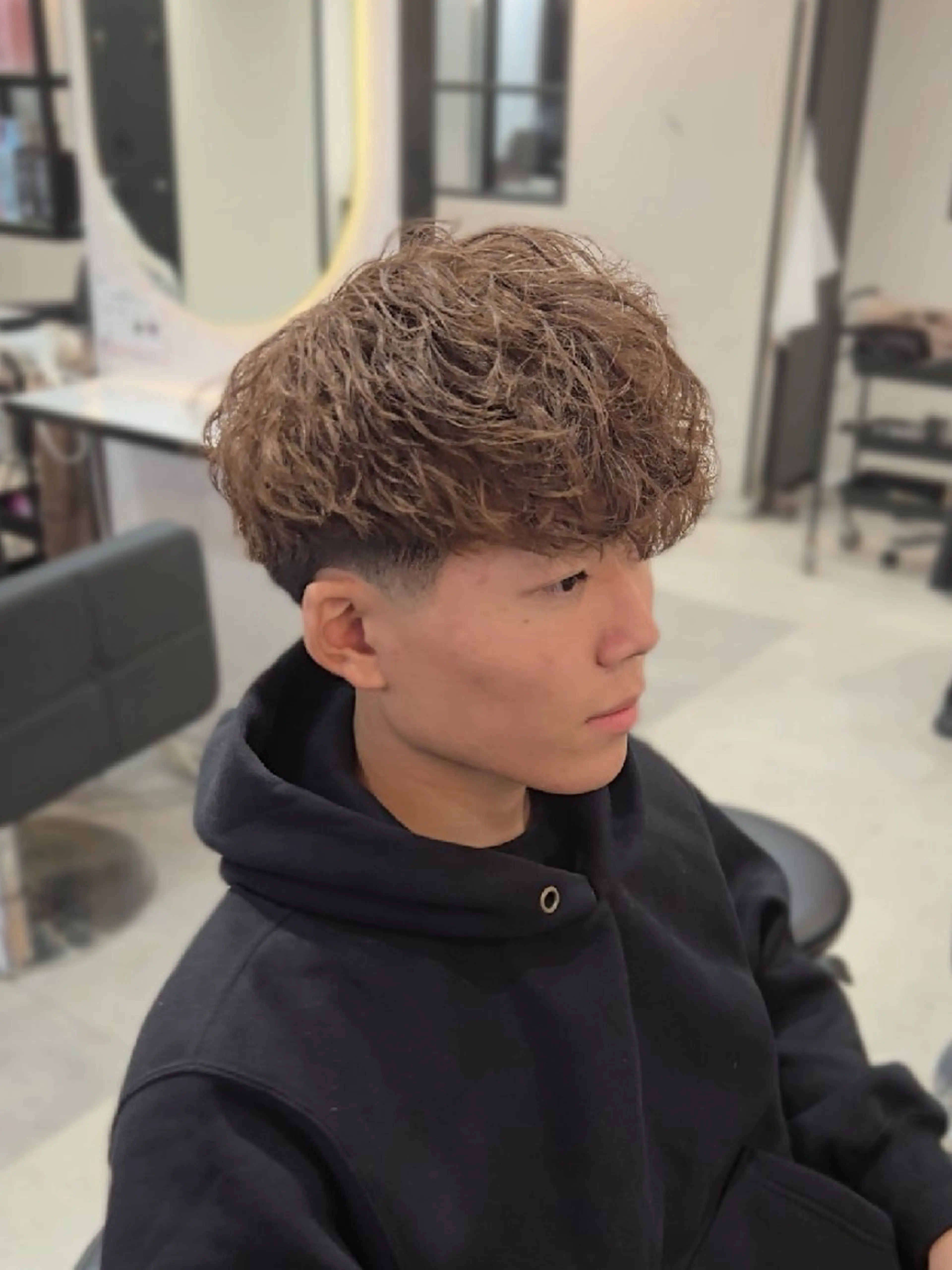 メンズ ミディアム パーマ カラー ミディアムパーマ フェードカット メンズパーマ スペインカール 刈り上げ カット ヘアカラー パーマ ヘアセット LEN名古屋/パーマ 海外ヘア/メンズ特化のヘアスタイル