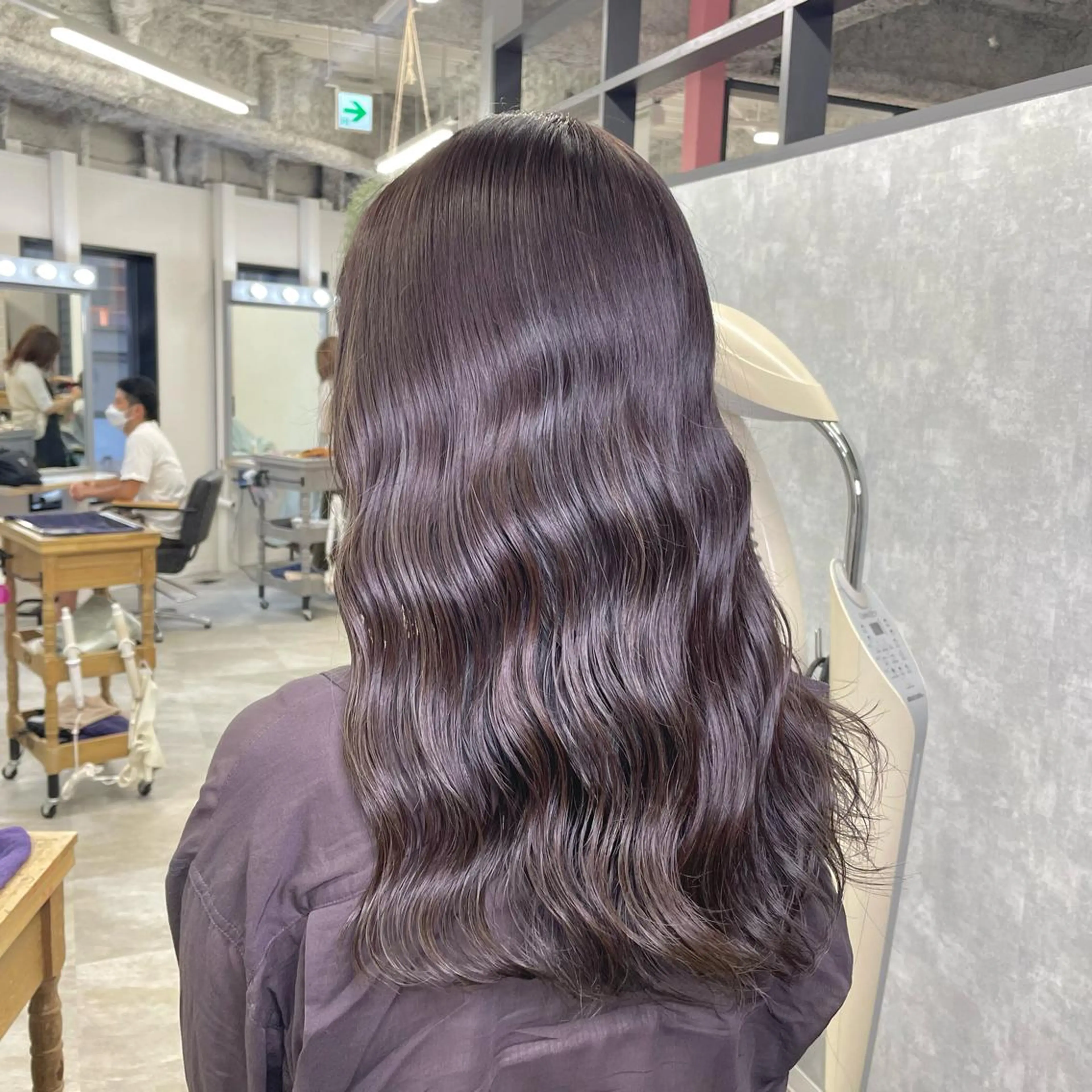 セミロング カラー 肌に馴染む暗髪 梅田・増田のヘアスタイル