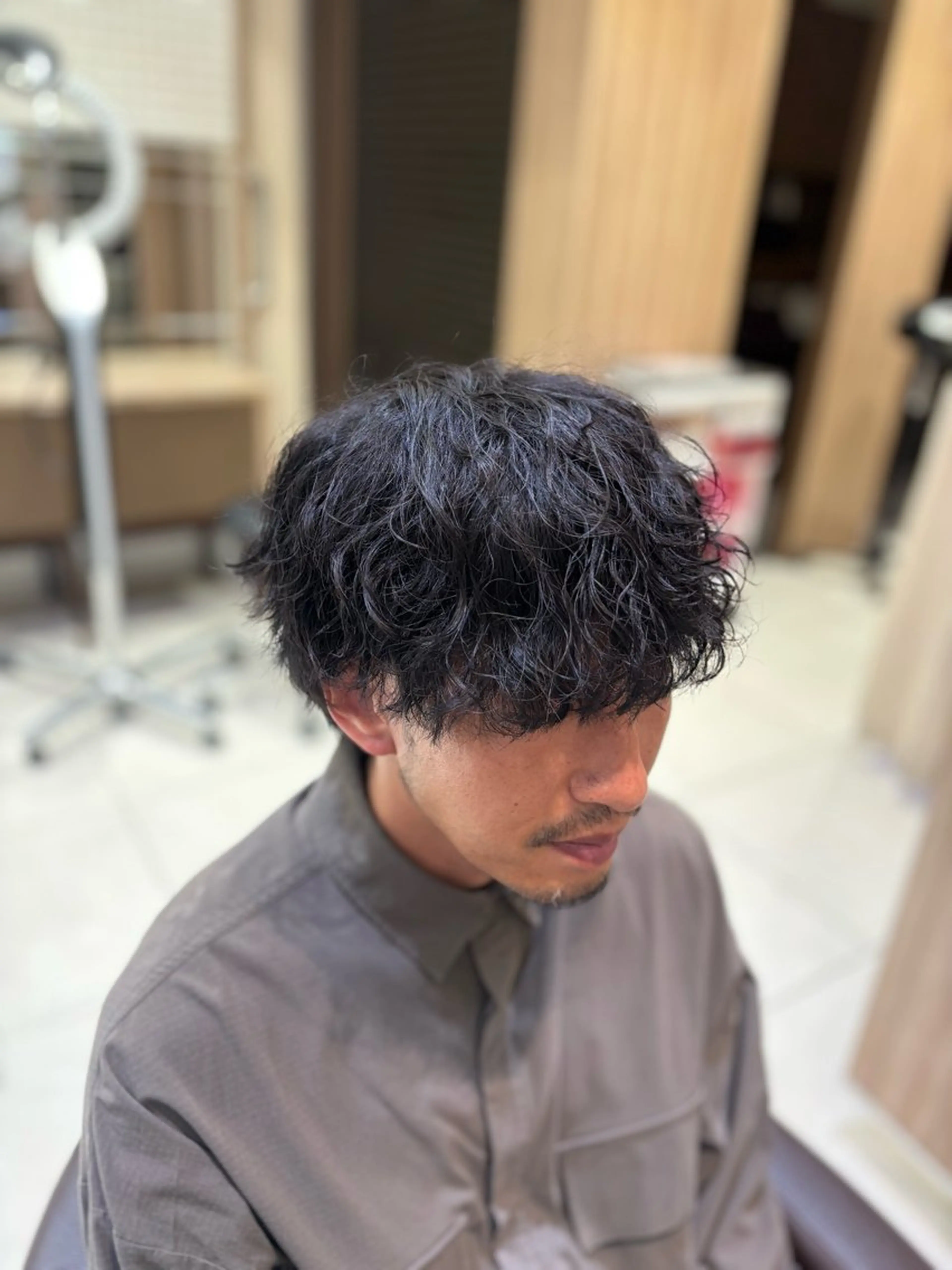 パーマ メンズ メンズパーマ 波巻きパーマ メンズウルフカット ウルフカット スパイラルパーマ カット パーマ ブリーチ/パーマ 縮毛/レイヤーaoiのヘアスタイル