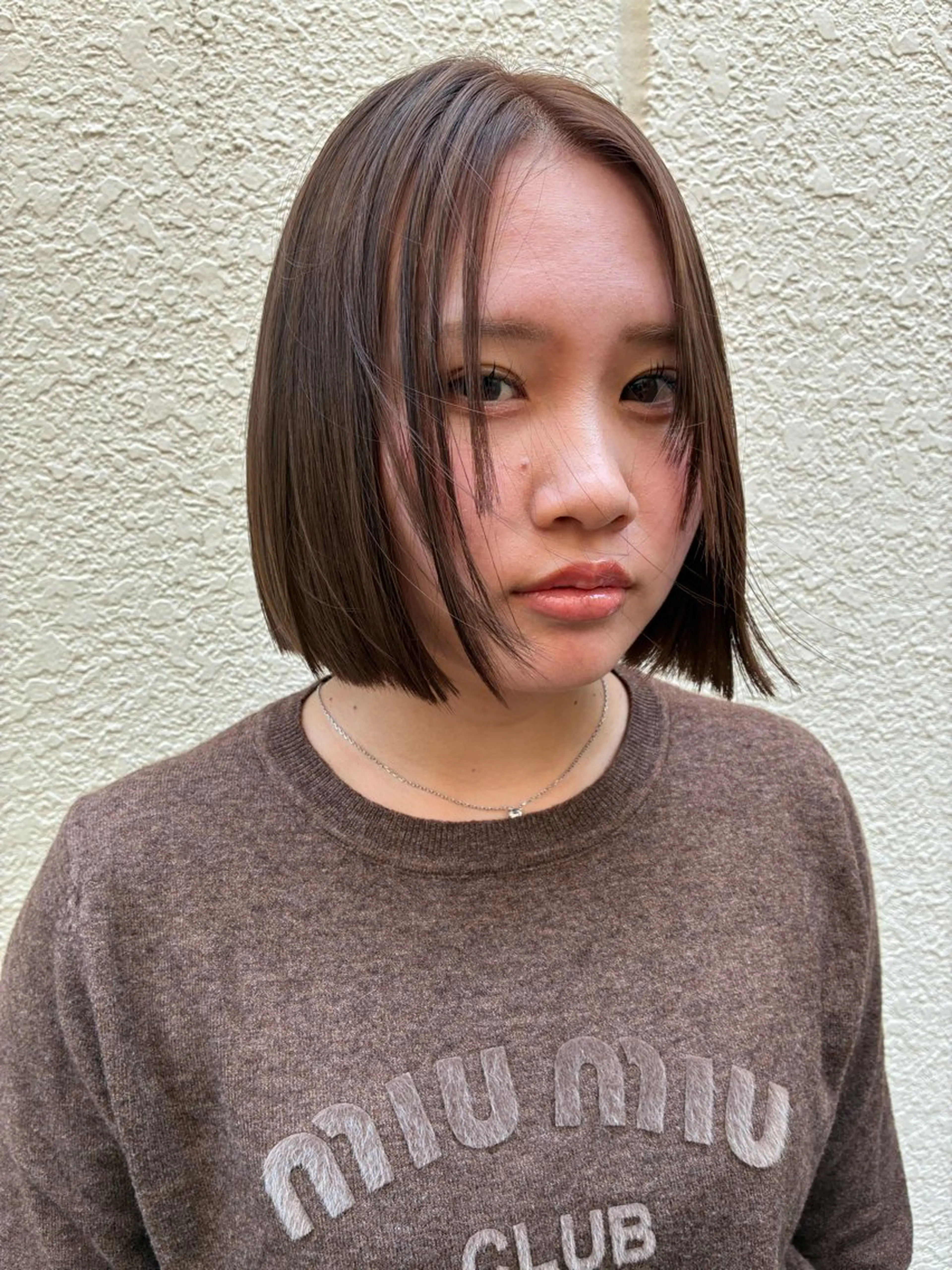ミディアム カット 坂入 美帆のヘアスタイル