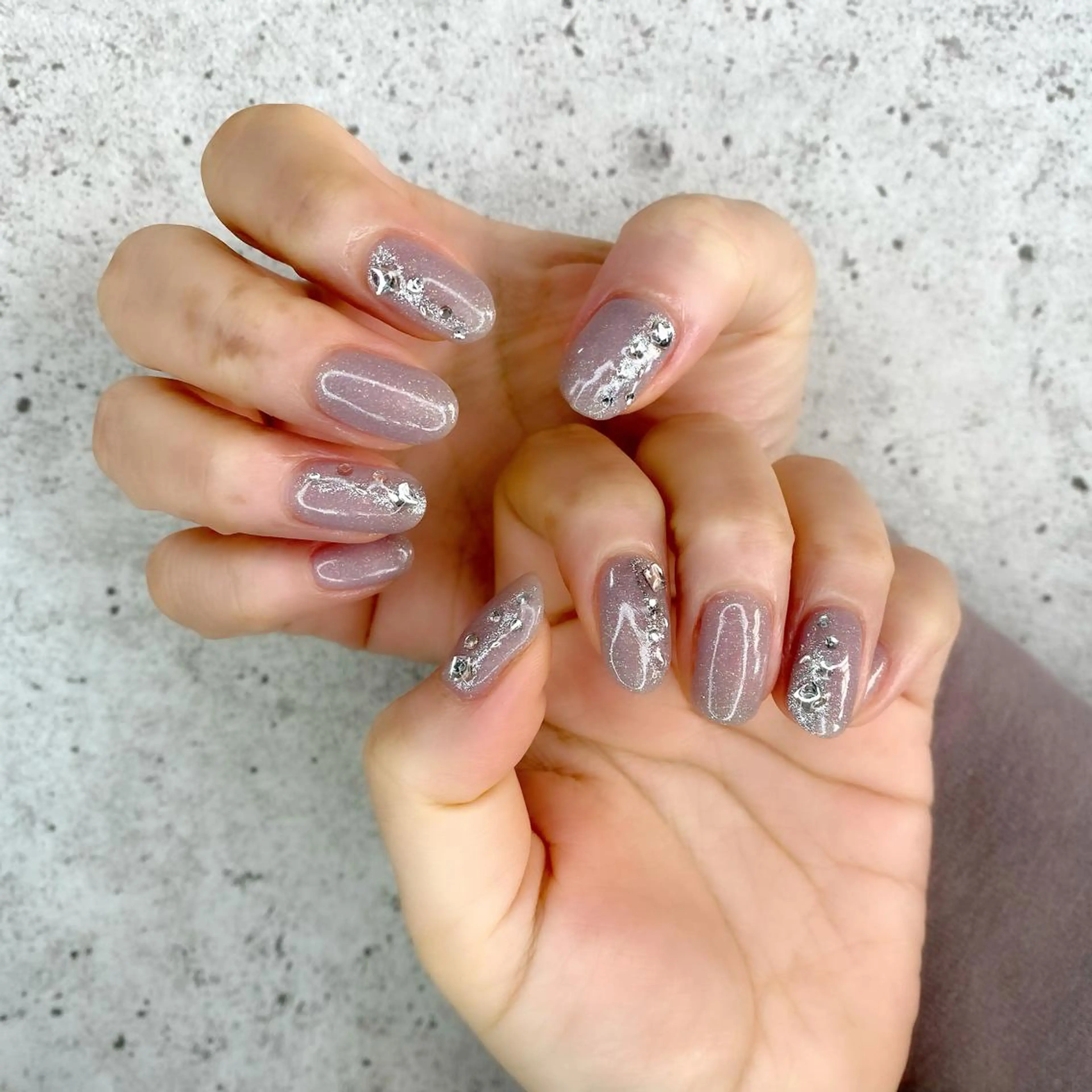 セミロング カラー パーマ ヘアアレンジ メンズ キッズ ネイル マツエク・マツパ シルバー ワンカラーネイル シルバー 冬ネイル ハンドネイル Salon Ｋのネイルデザイン