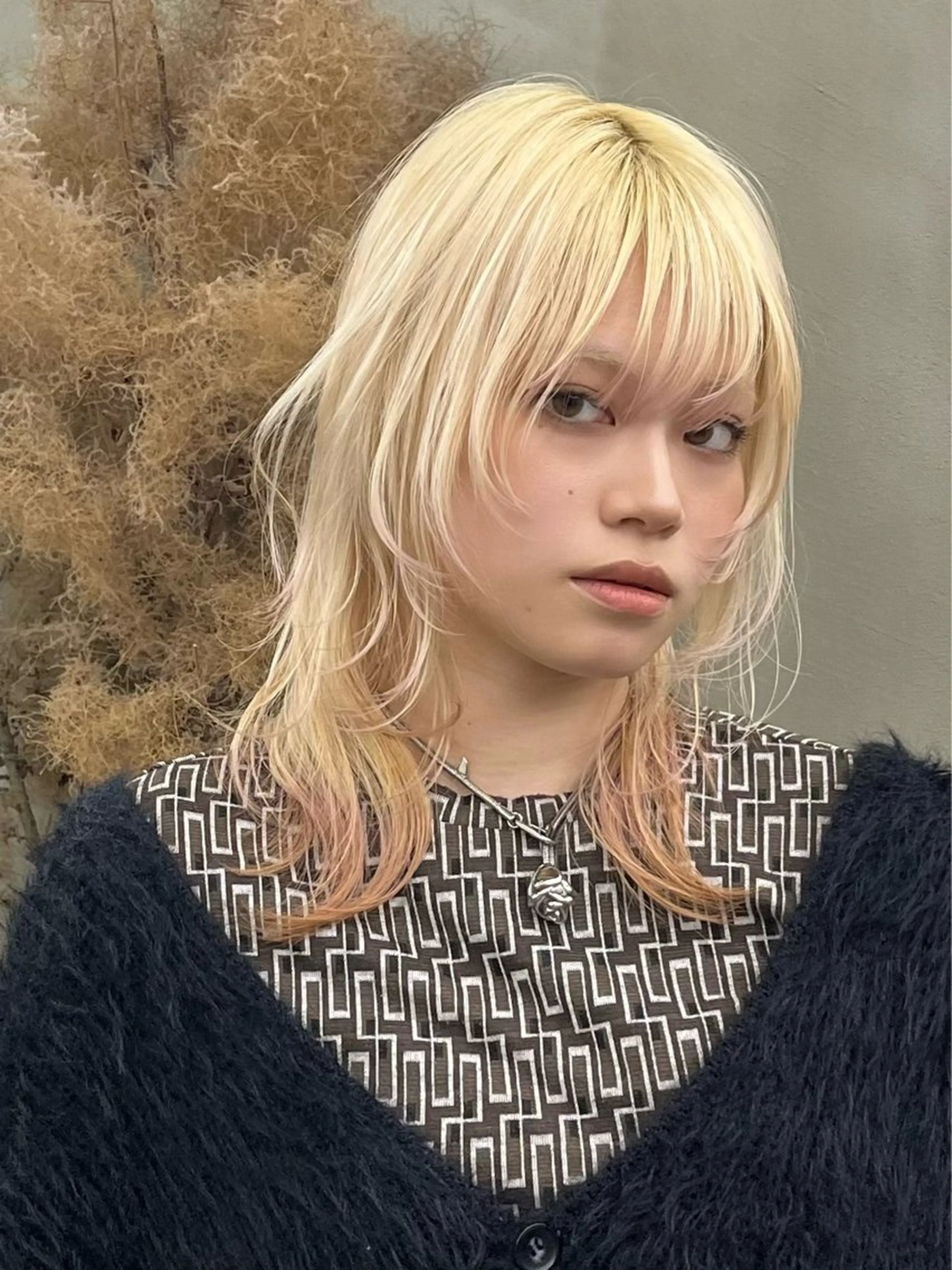 セミロング カラー カット ヘアカラー イツク ⚡️ ルーツ/ハイトーンのヘアスタイル