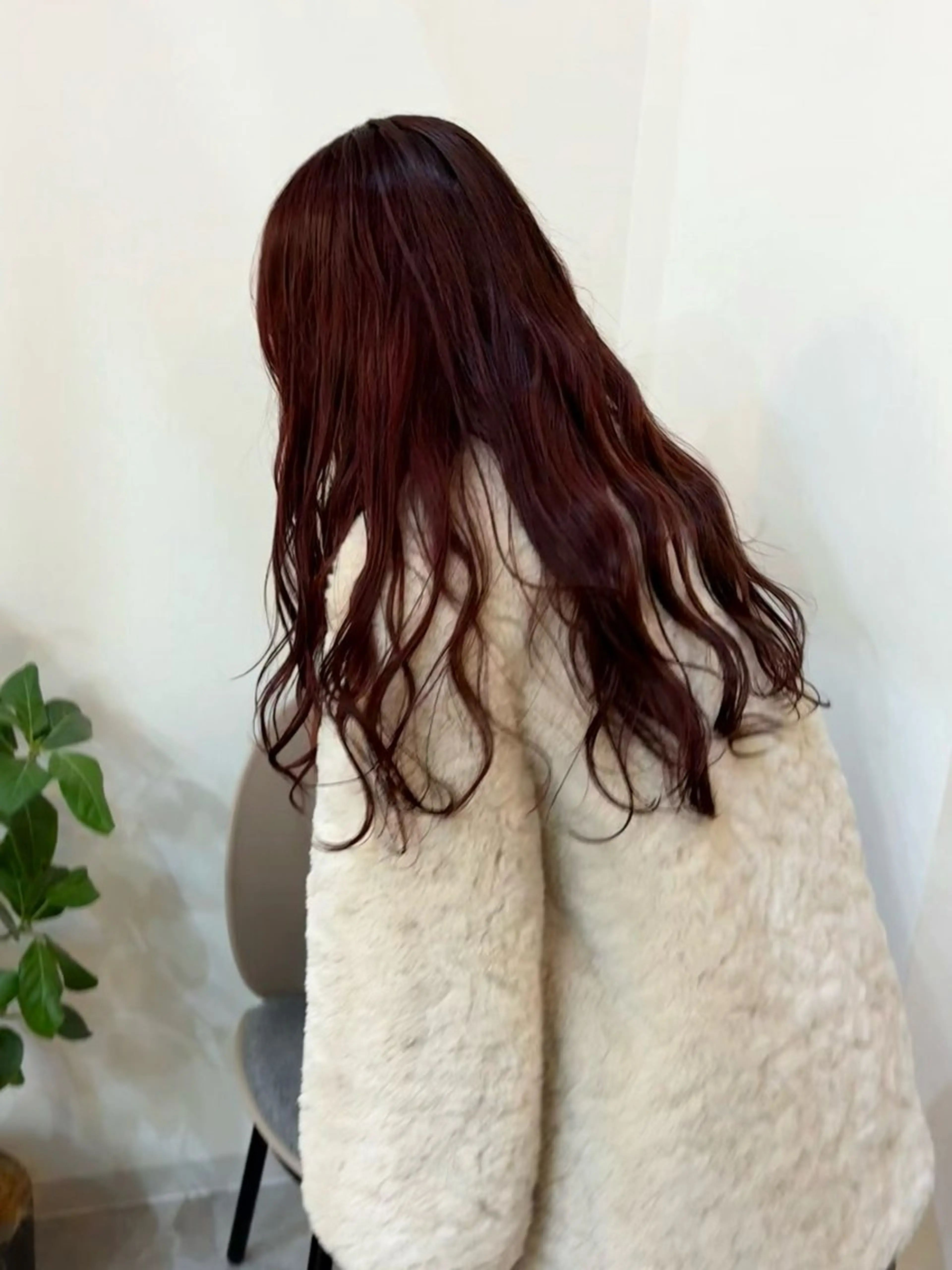 ロング カラー anna/ラフパーマ /くすみベージュのヘアスタイル