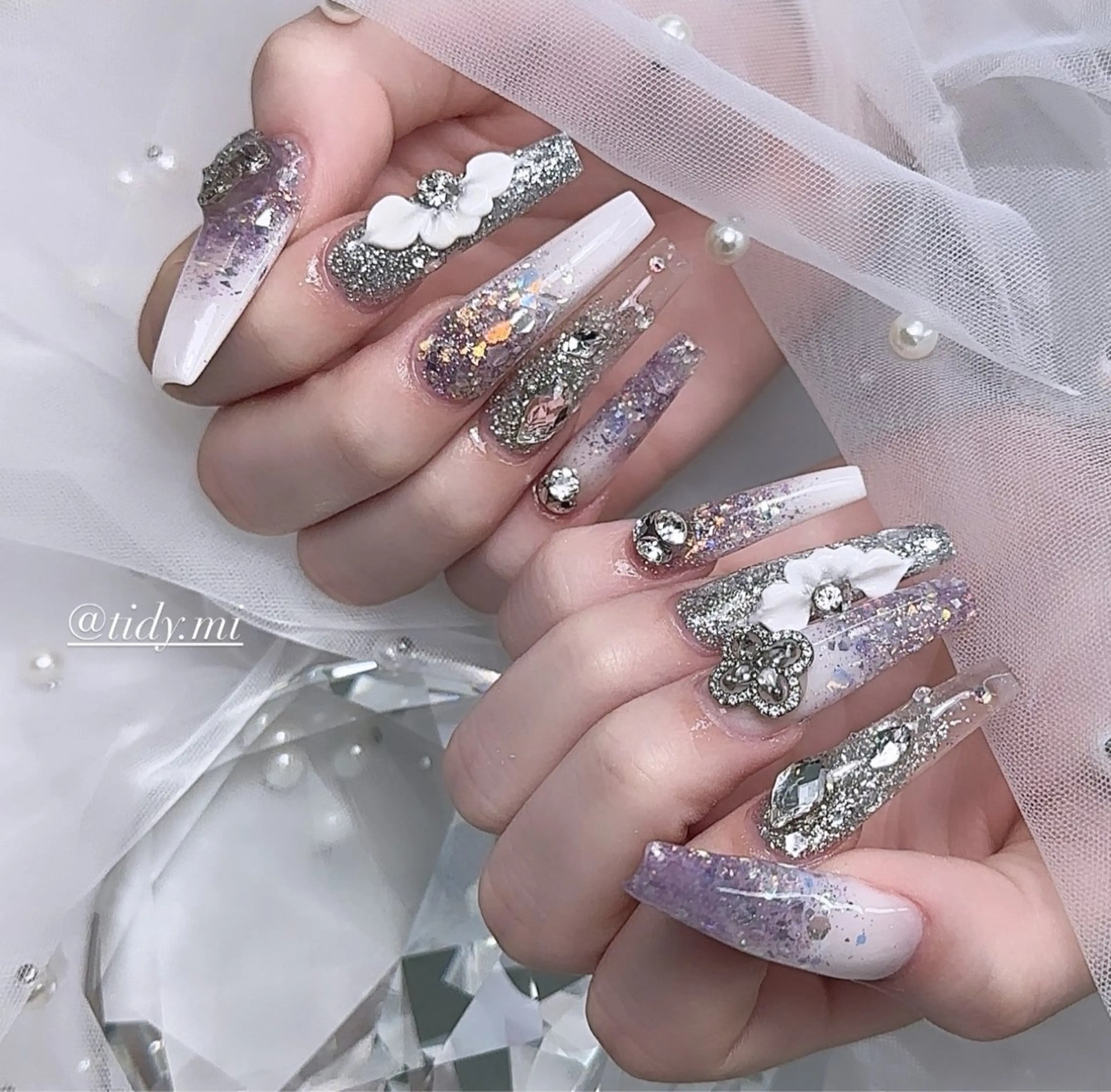 ネイル 成人式 ジェルネイル キラキラネイル 韓国ネイル ロングネイル TIDY .のネイルデザイン