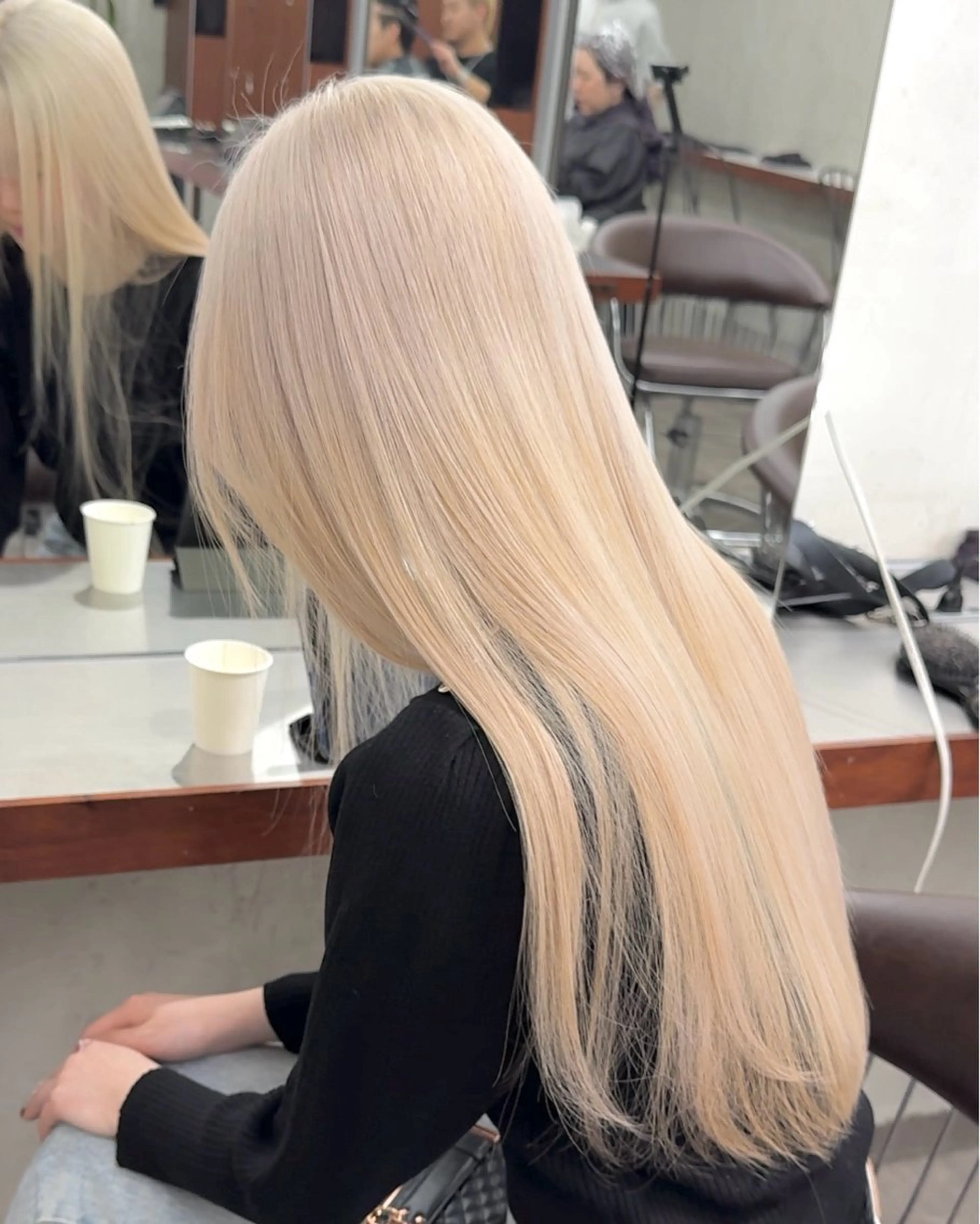 ロング カラー アッシュ ベージュカラー ブリーチ ケアブリーチ ダブルカラー カット ヘアカラー トリートメント ブリーチ　ハイトーン 特化🌈フジタハルキのヘアスタイル