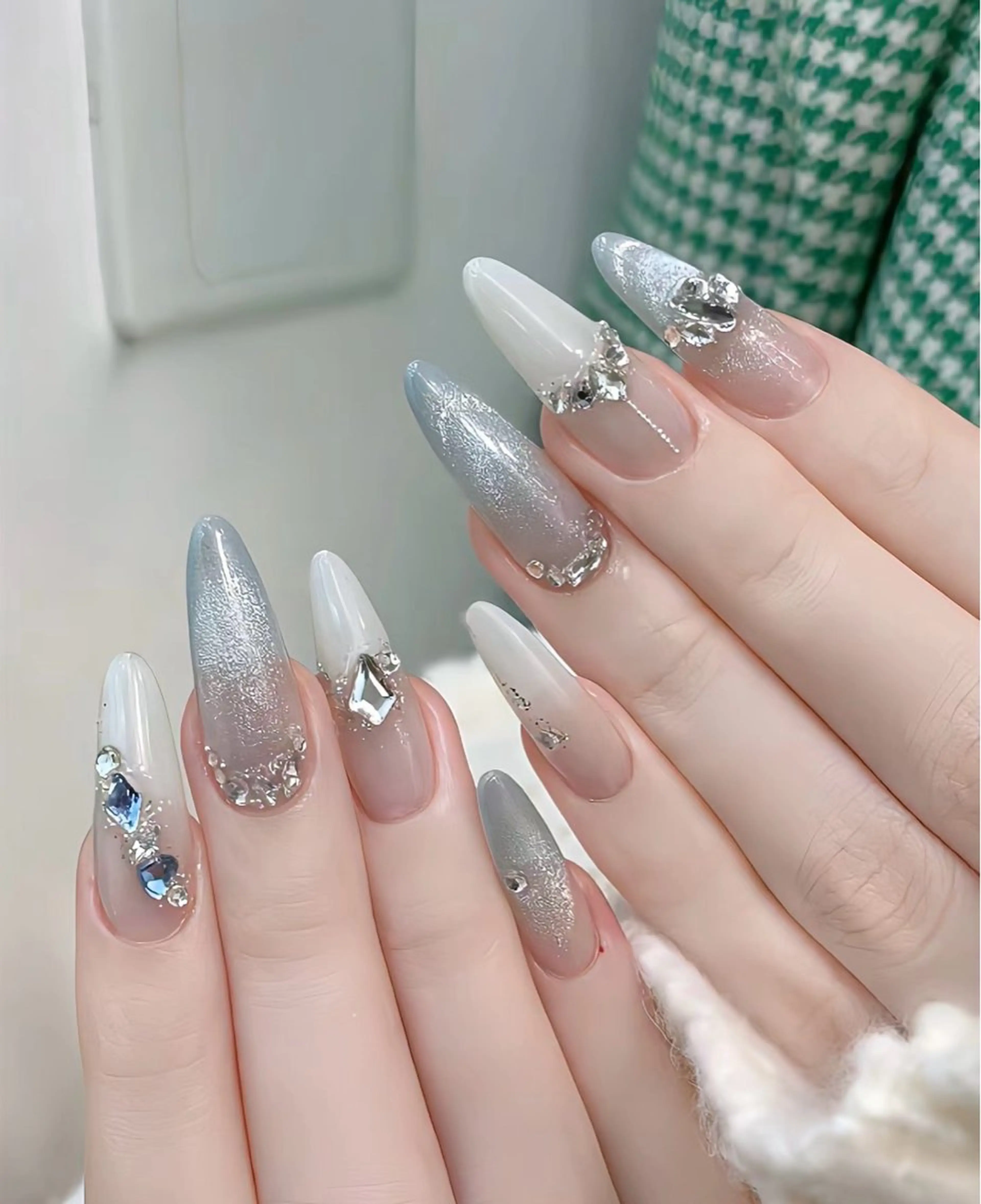 ネイル マグネットネイル 持ち込み ストーンネイル BabyYouMi nailのネイルデザイン