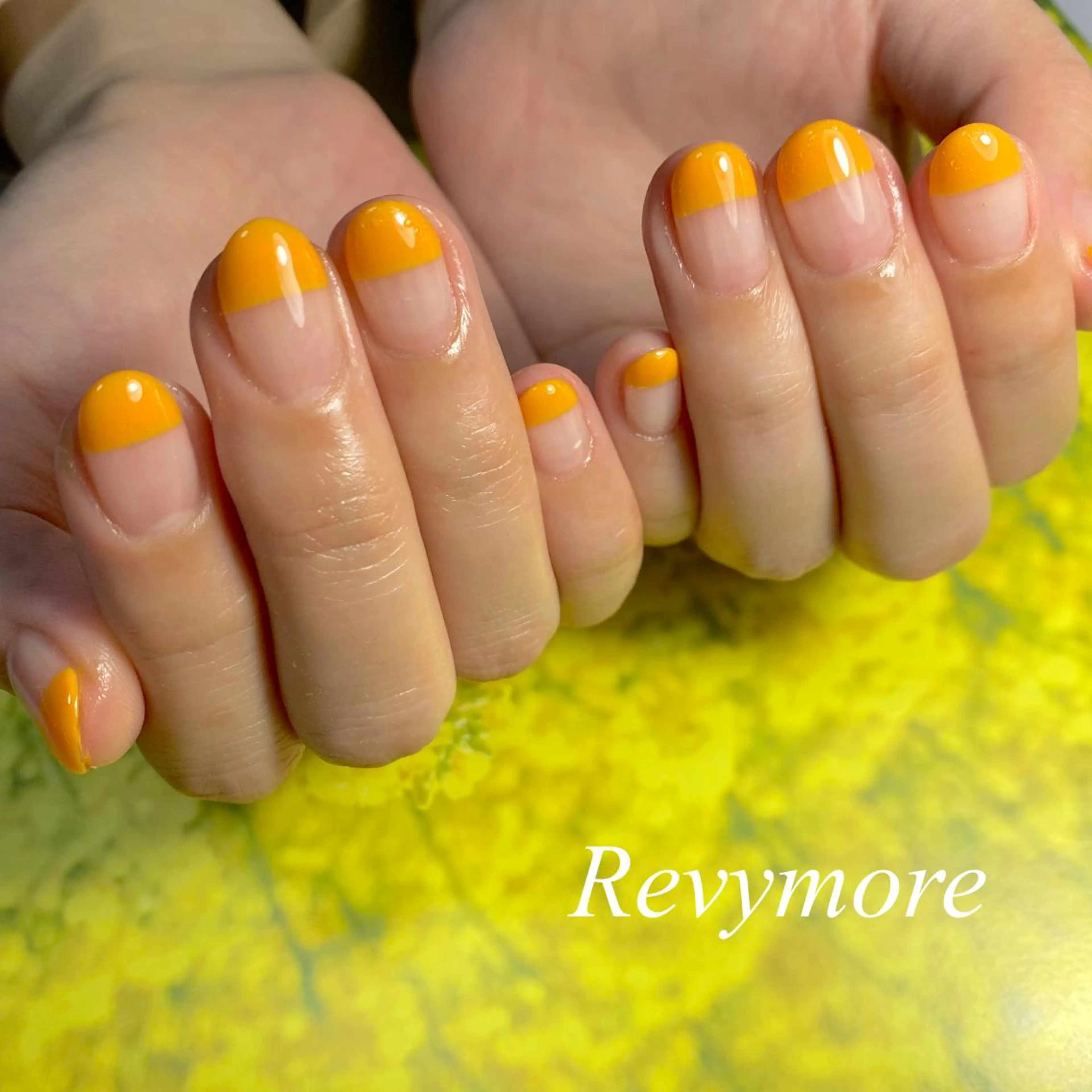 ミディアム ネイル フレンチネイル ジェルネイル ニュアンスネイル オフィスネイル オレンジ nail salon Revymoreのネイルデザイン