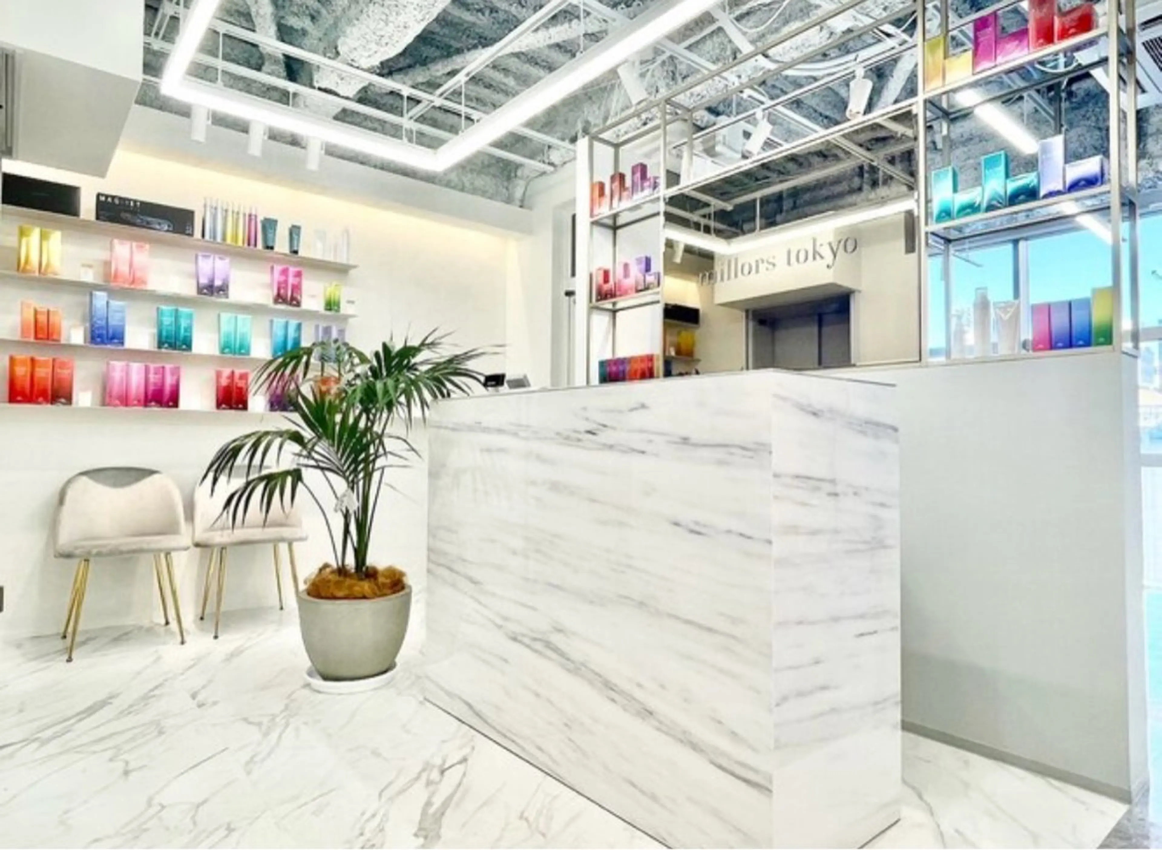 ロング 縮毛矯正 鈴木遥幾 艶髪特化美容師のヘアスタイル