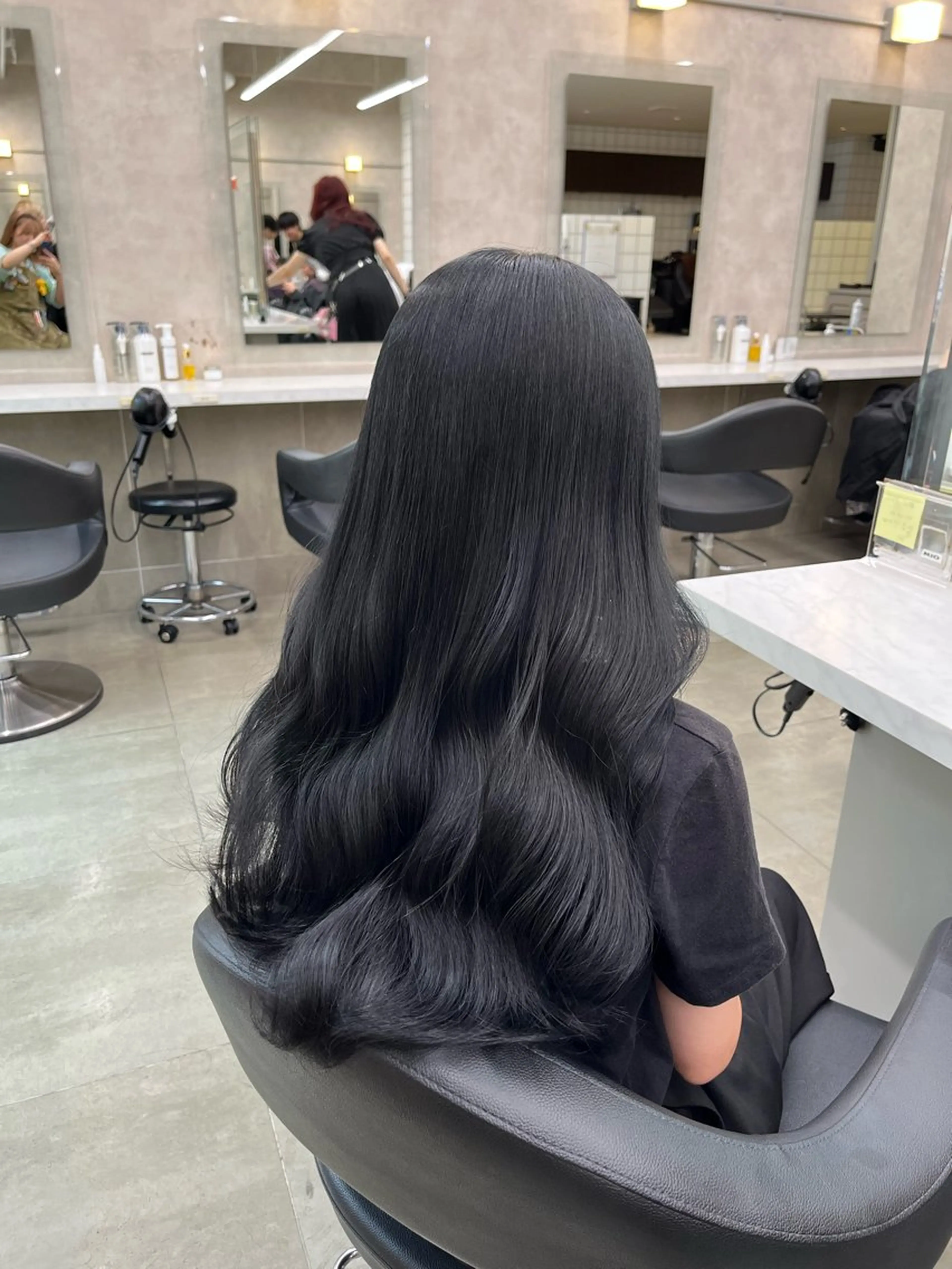 ミディアム 寒色＆ブリーチ特化 寒色MiOのヘアスタイル