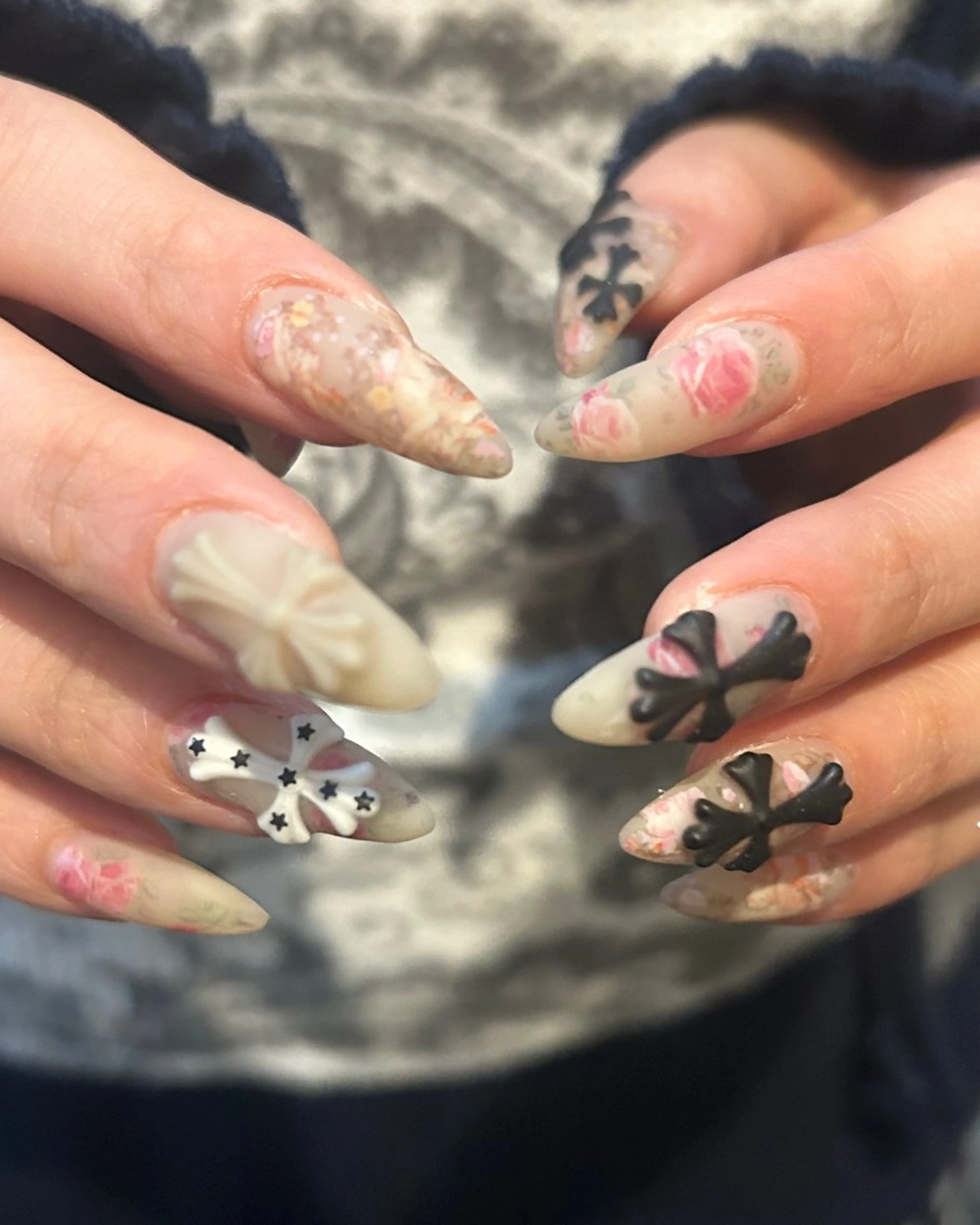 ネイル ハンドネイル 🪐富島彩夏 /海外nail🪐のネイルデザイン
