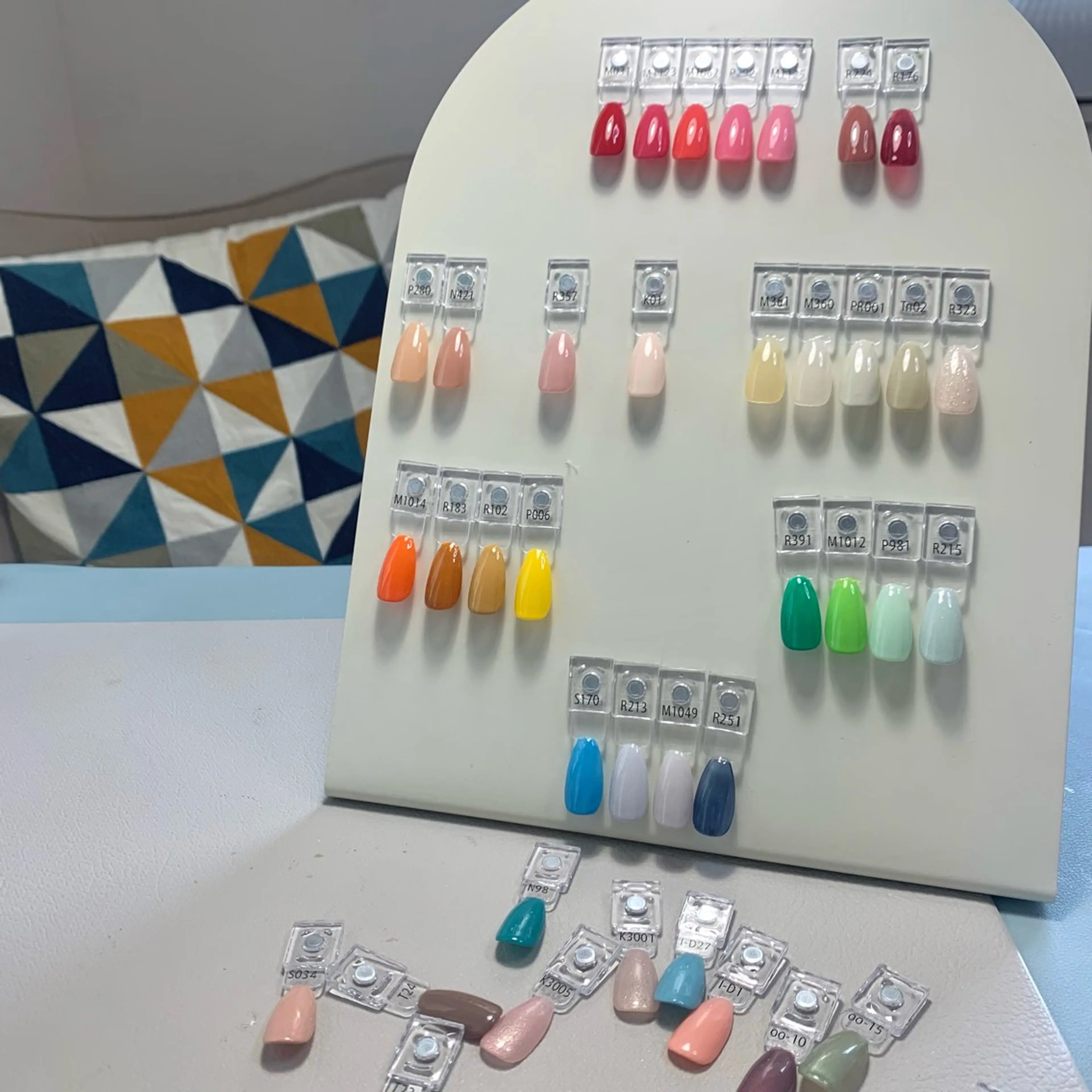 ネイル フットネイル オフィスネイル ワンカラーネイル ショートネイル シンプルネイル フットネイル 💌TO:ME トゥーミーネイル🌿のネイルデザイン