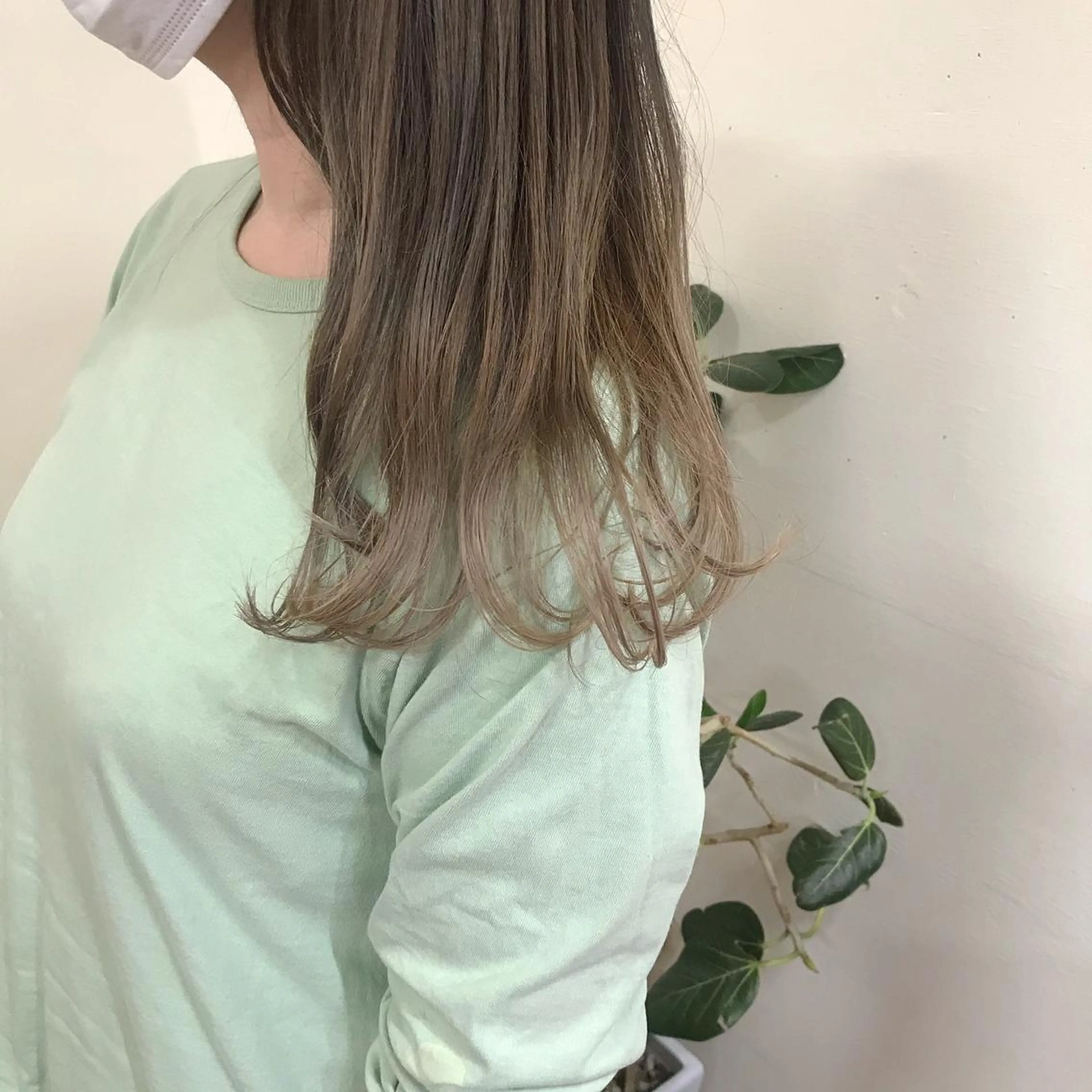 ロング カラー ベージュカラー カット ヘアカラー トリートメント * 透明感カラー c h i h o *のヘアスタイル