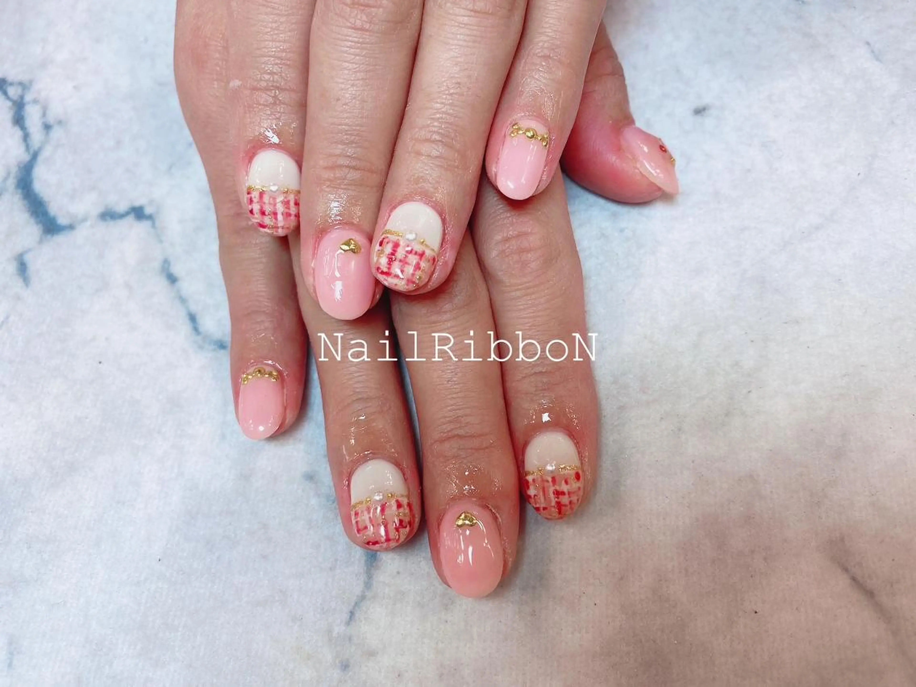 ネイル ネイルリボン 受付スタッフのネイルデザイン