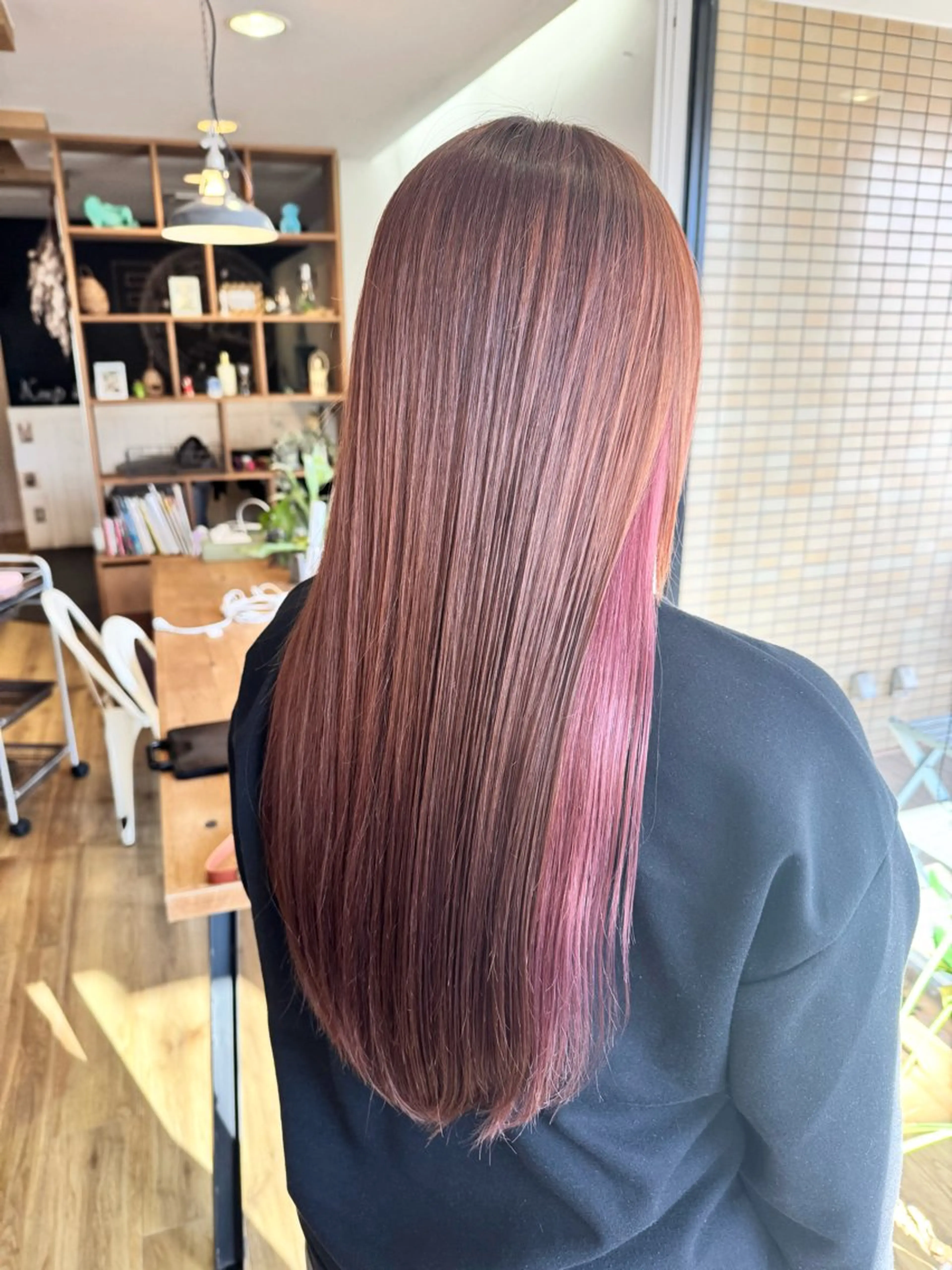 ロング カラー ベージュカラー ブリーチ ピンクカラー カット ヘアカラー トリートメント ツキダテ ユイのヘアスタイル