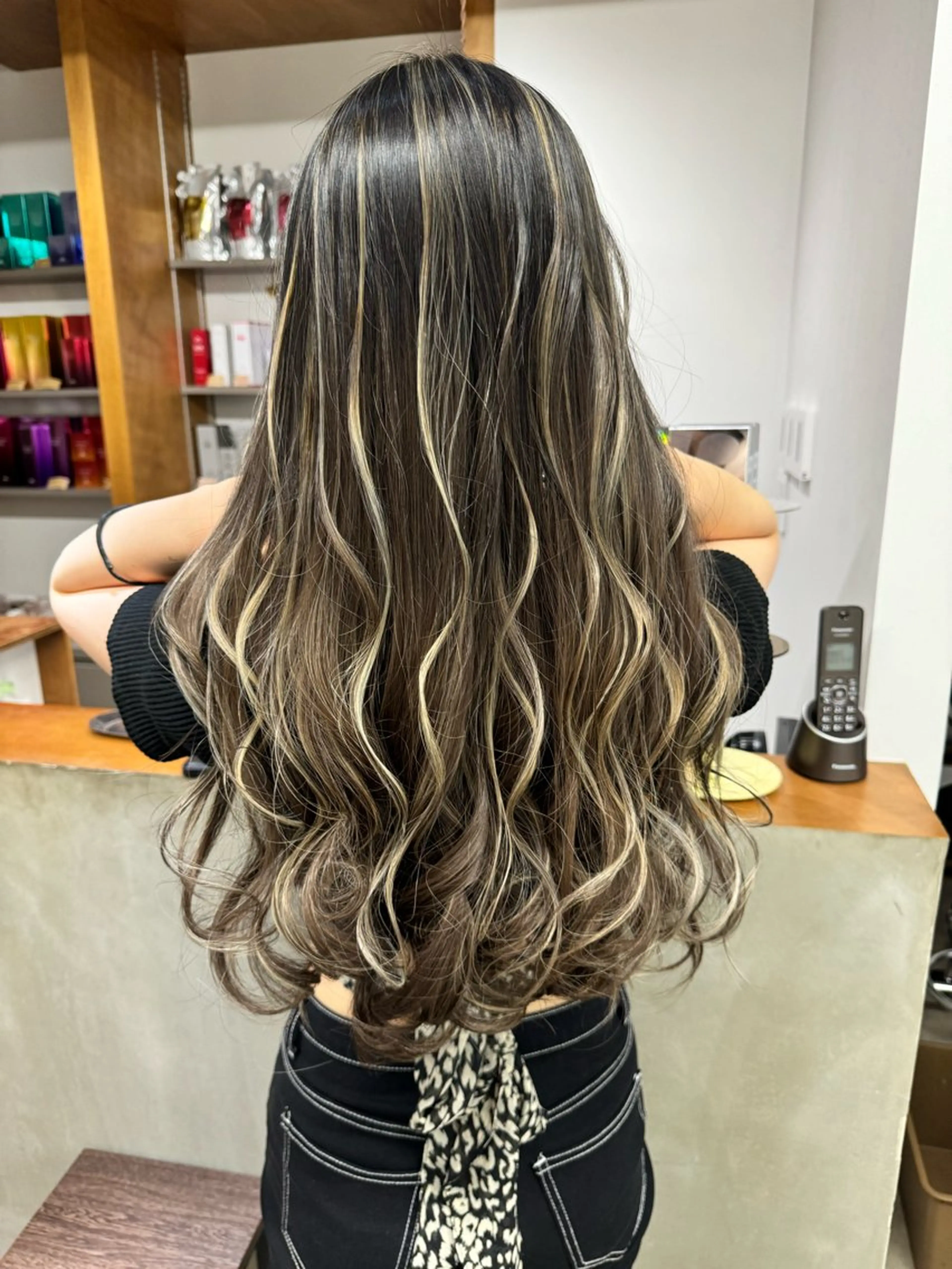 ロング ハイライト レイヤーカット ヘアカラー tre/e'所属・橋本 昇平のヘアスタイル