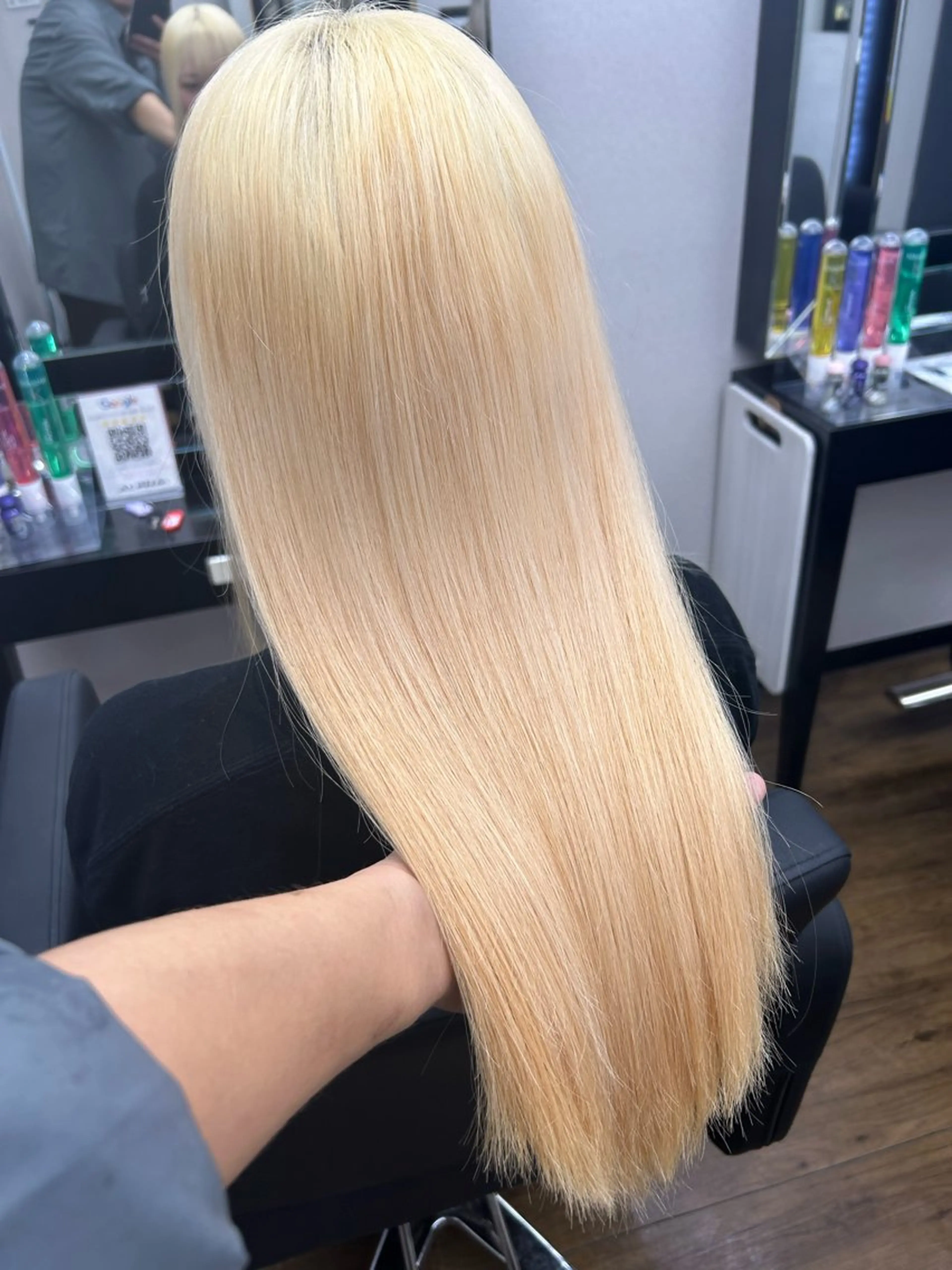 ロング カラー シールエクステ バレイヤージュ ブリーチ ハイライトカラー ハイトーンカラー ヘアカラー トリートメント レイヤー/エクステ alpha下妻のヘアスタイル