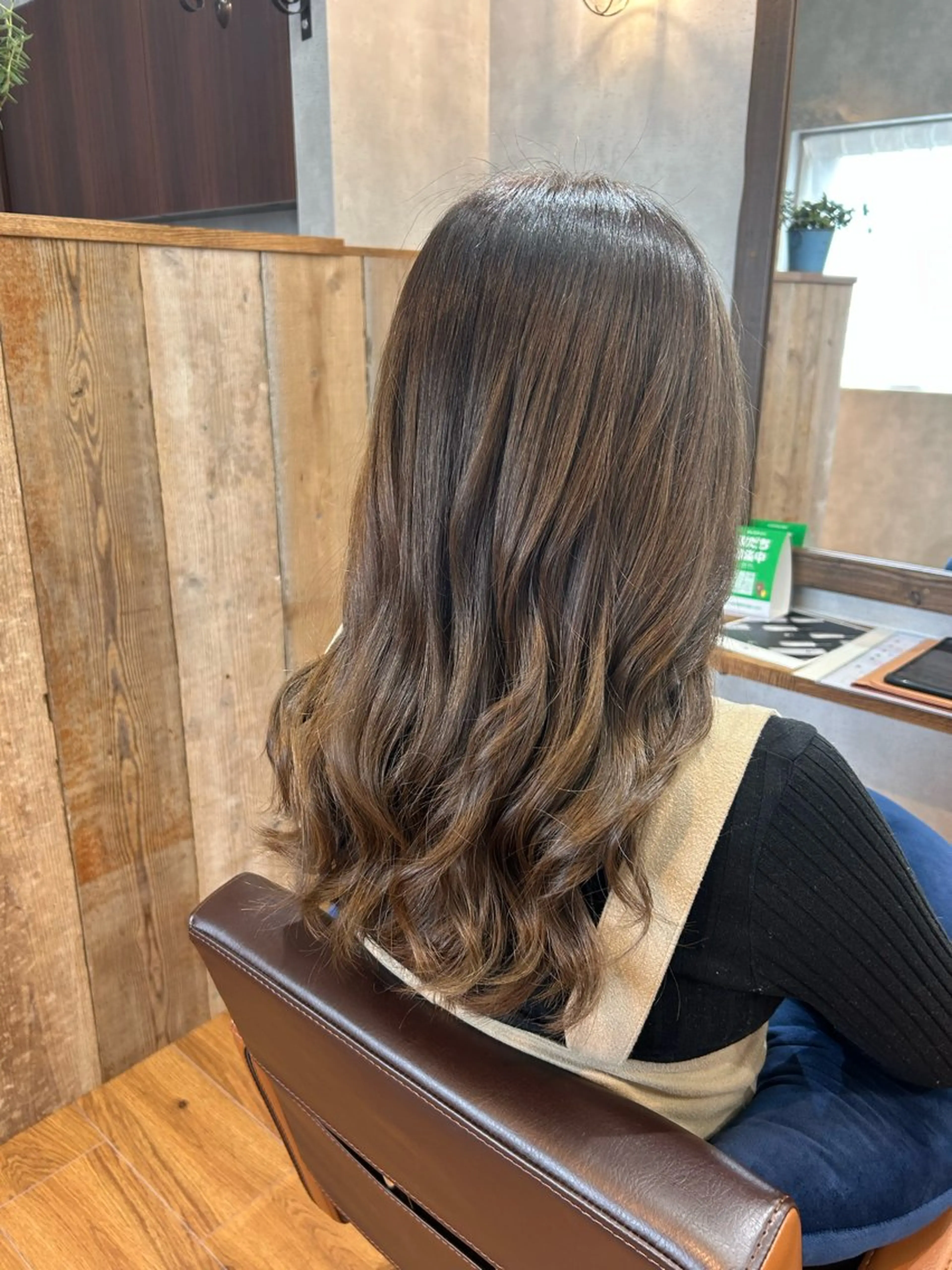 ロング カラー ブリーチ ブラウンカラー 長田 晴菜のヘアスタイル
