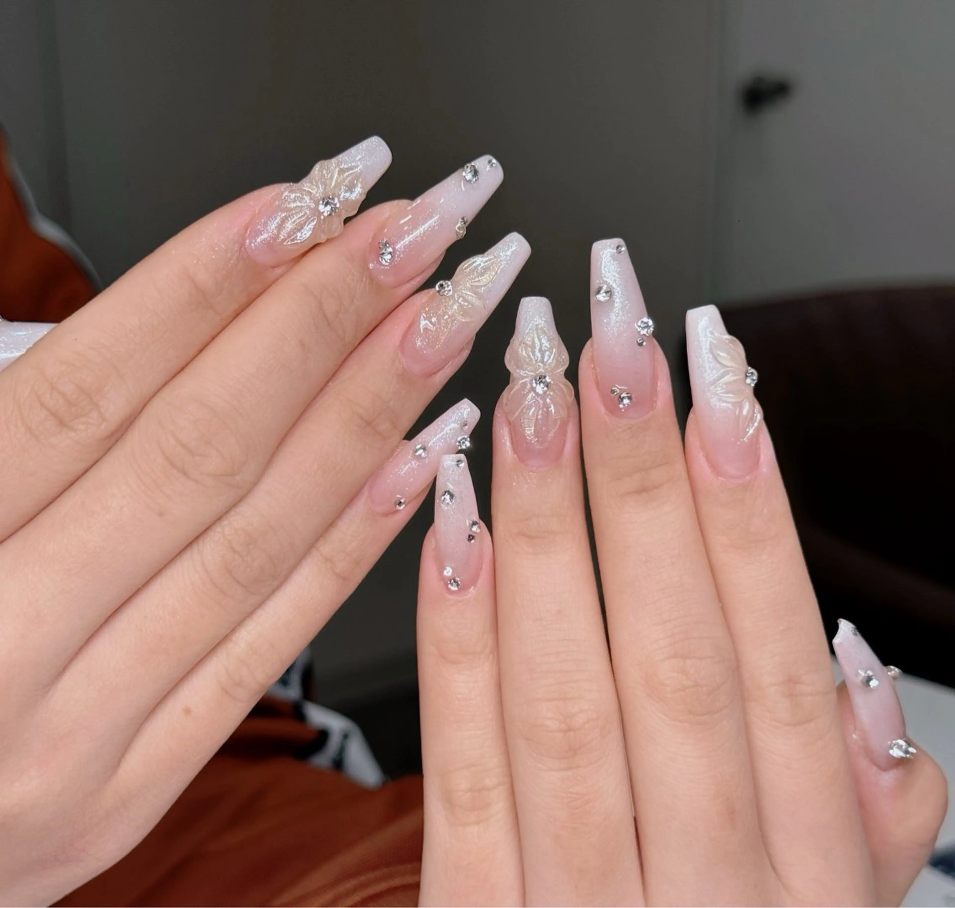 ネイル 桜ネイル フラワーネイル ニュアンスネイル オフィスネイル パステルネイル ハンドネイル MILO 168 池袋のネイルデザイン