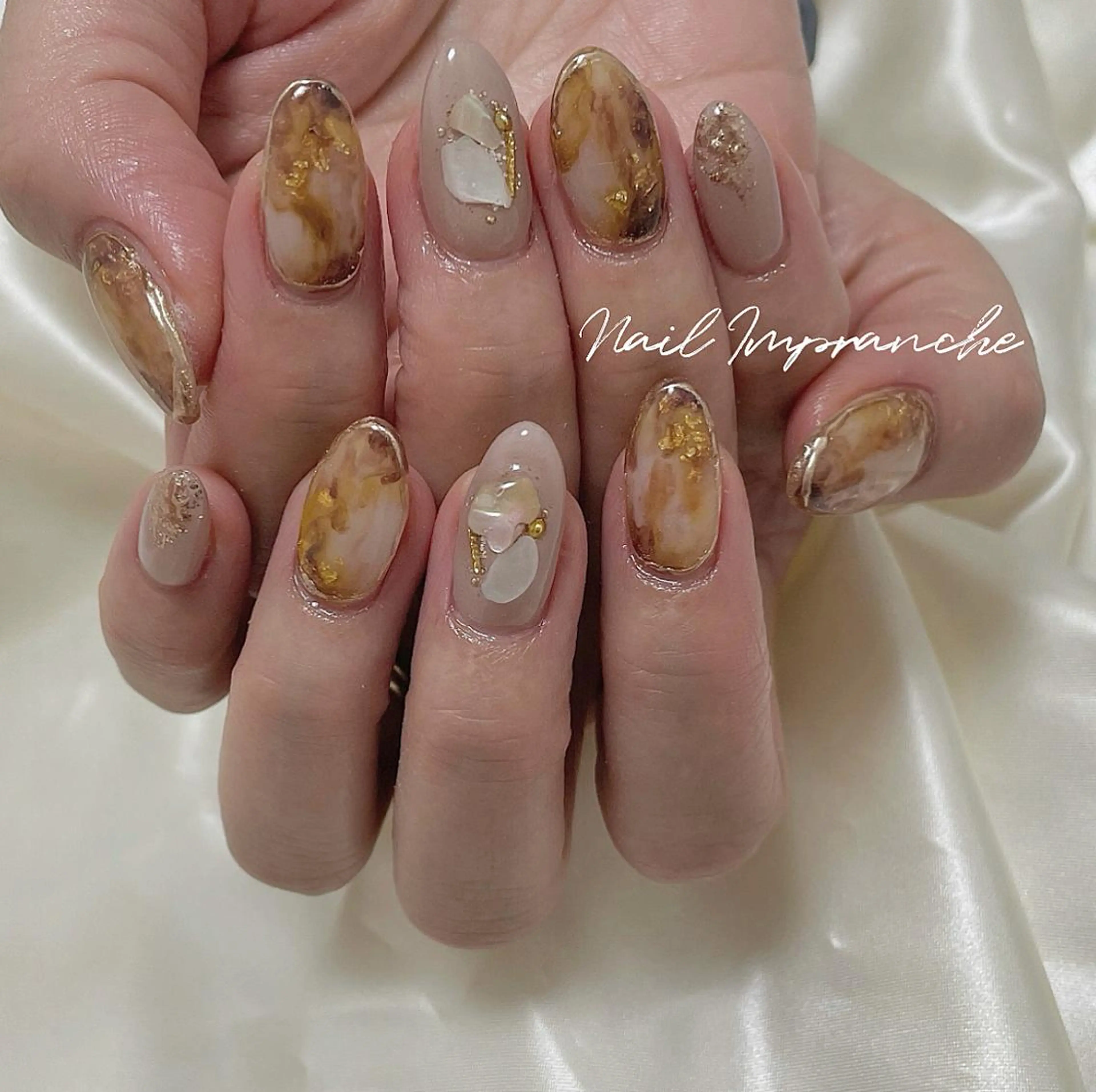 カラー ヘアアレンジ ネイル マツエク・マツパ べっ甲ネイル ニュアンスネイル ハンドネイル 松井 亜由美のネイルデザイン