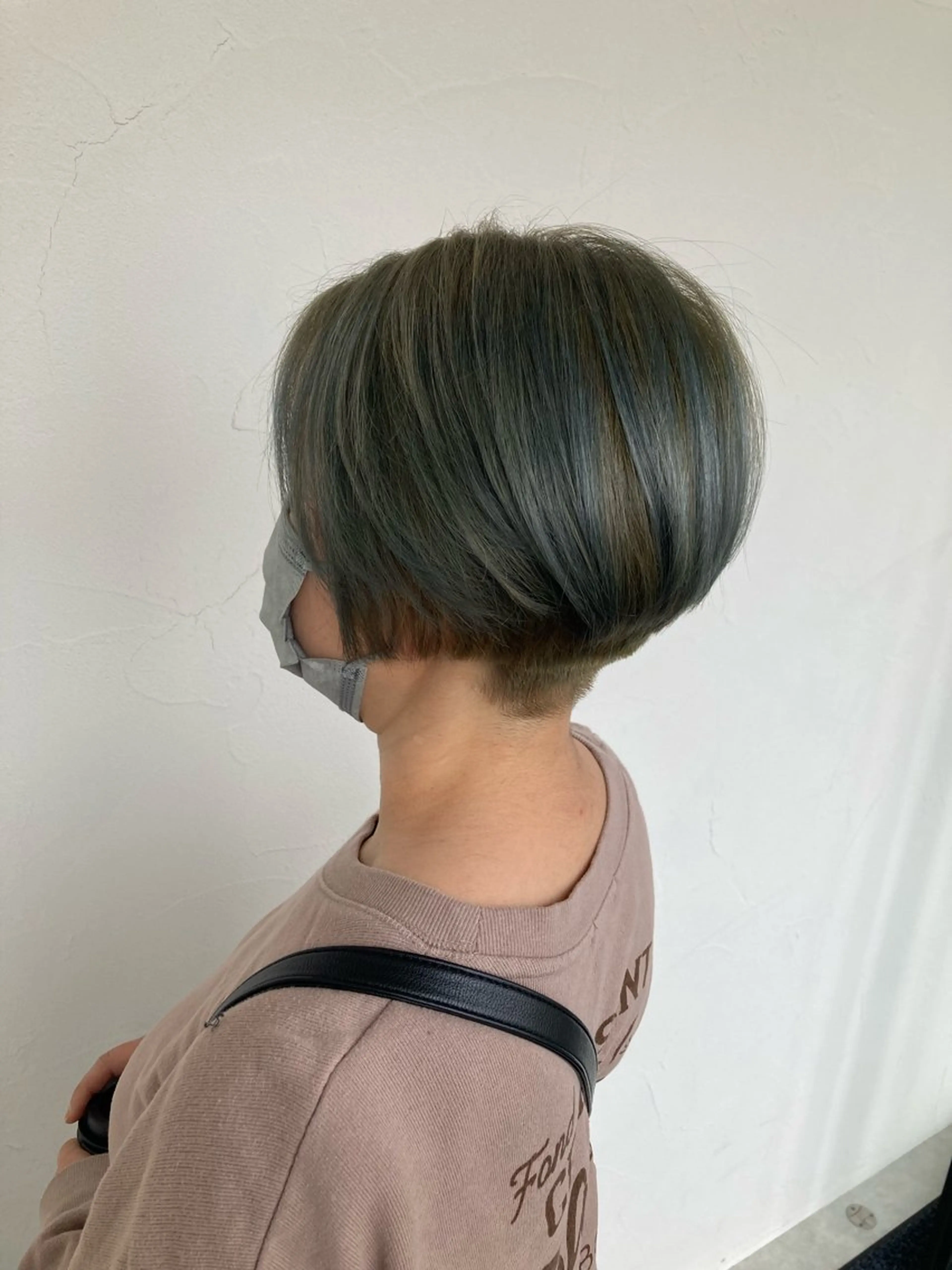 ショート カラー ハンサムショート ブリーチ ダブルカラー オリーブカラー ショートヘア 原 🫶トレンドヘアのヘアスタイル