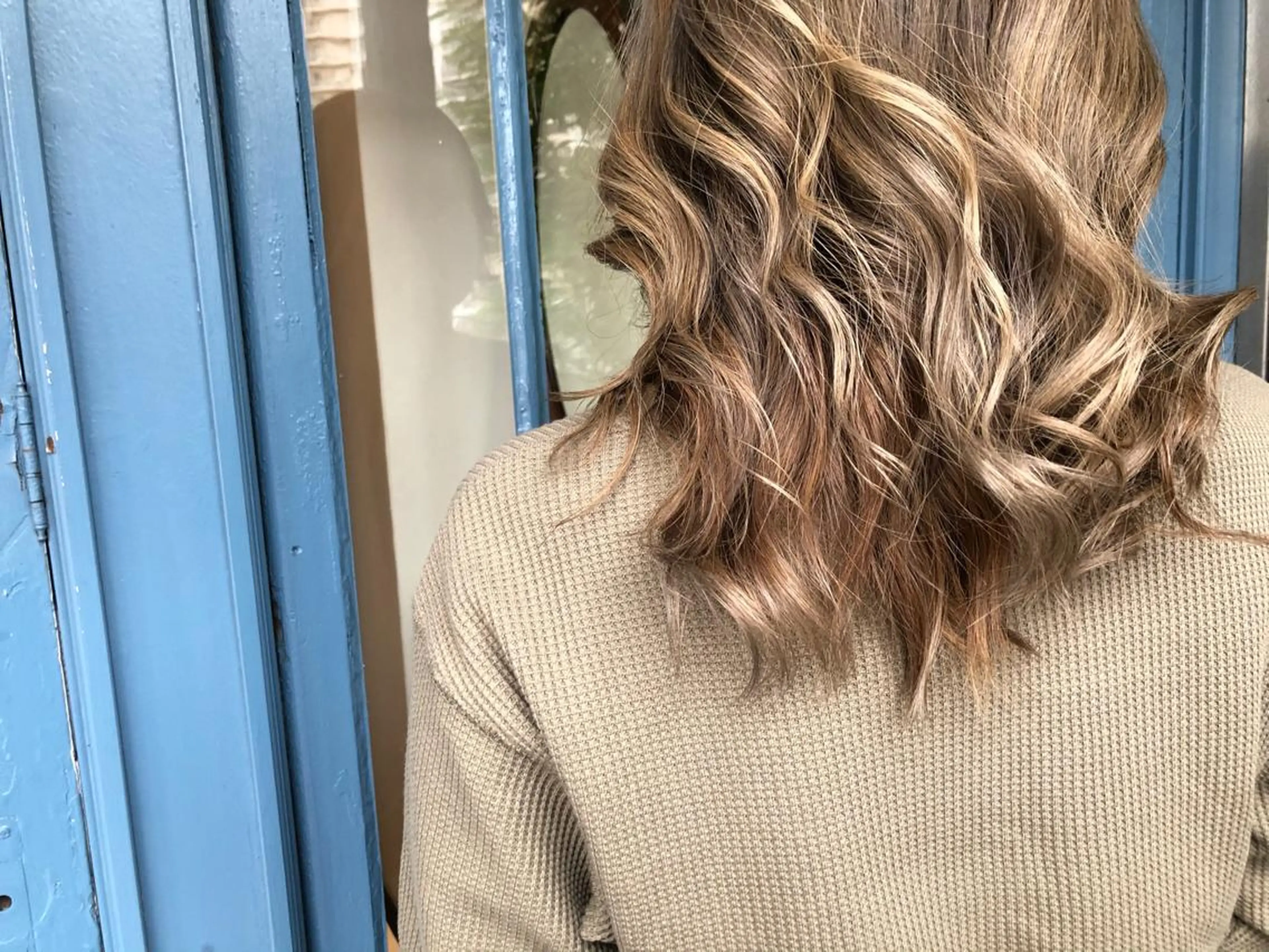 ミディアム ブリーチ毛矯正.髪質 改善.髪にドラマをのヘアスタイル