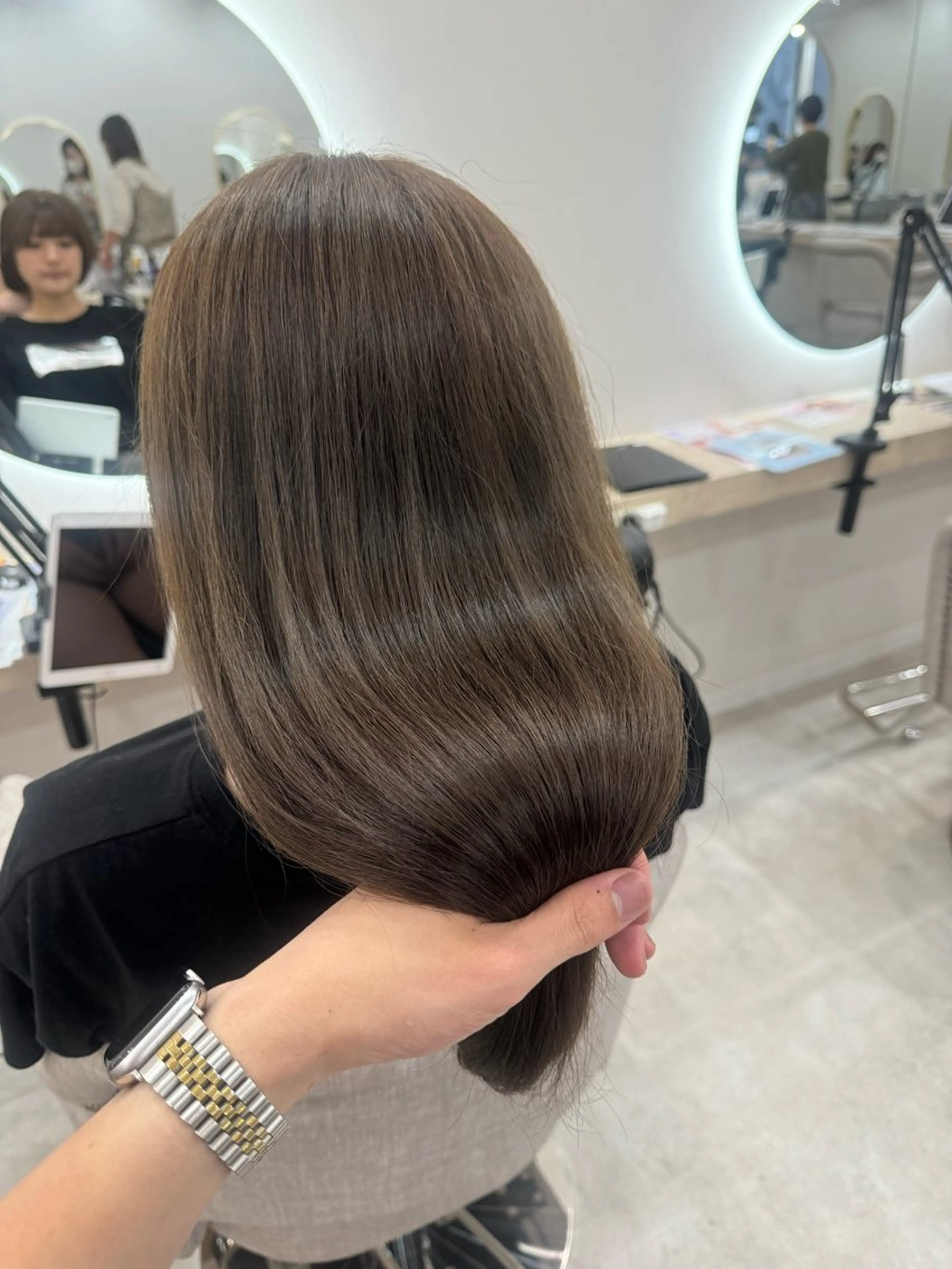 ロング カラー ブリーチ 透明感カラー グレージュ 齊藤 尚輝のヘアスタイル