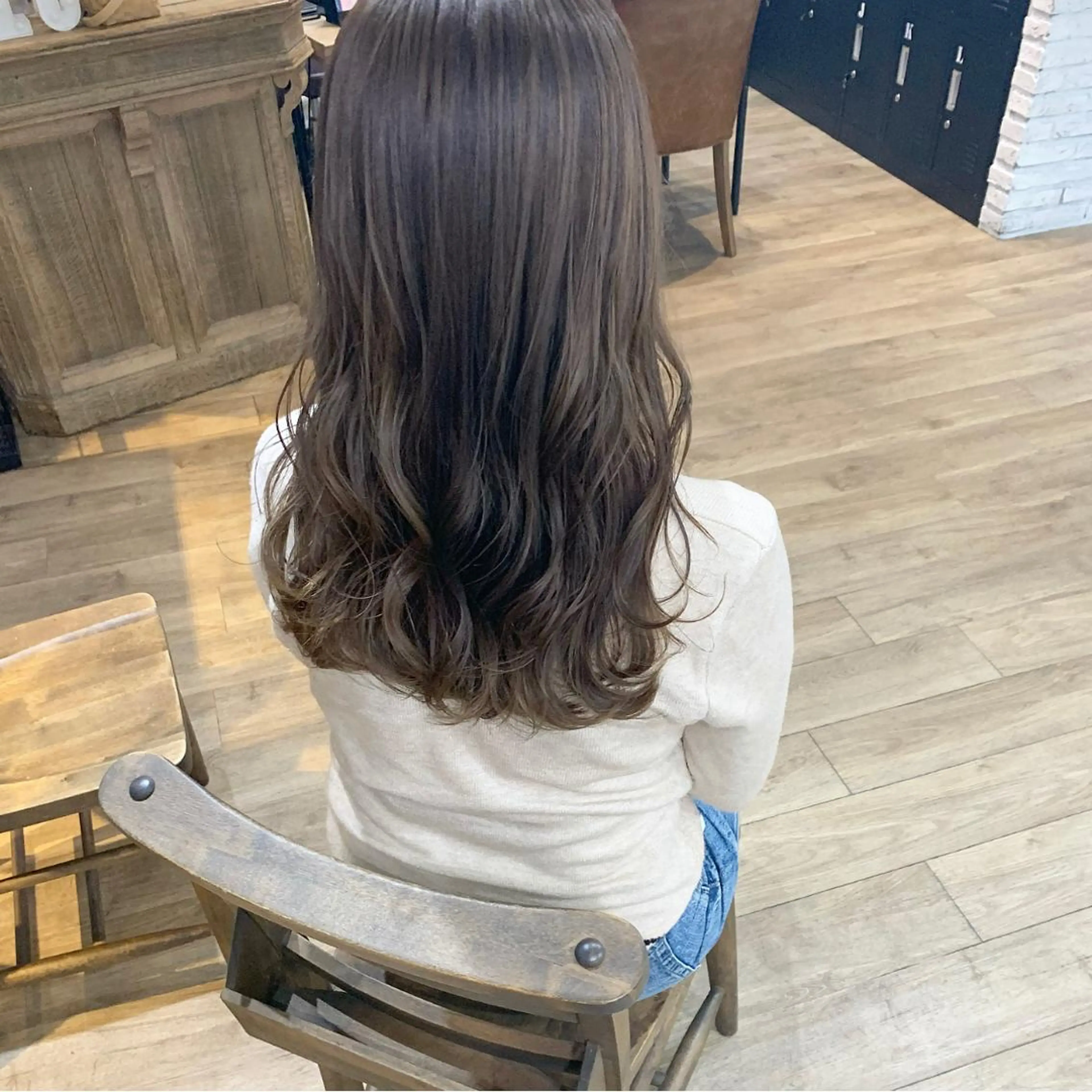 ロング カラー グレージュ いけだ　ひかり ハイライトくびれヘアのヘアスタイル