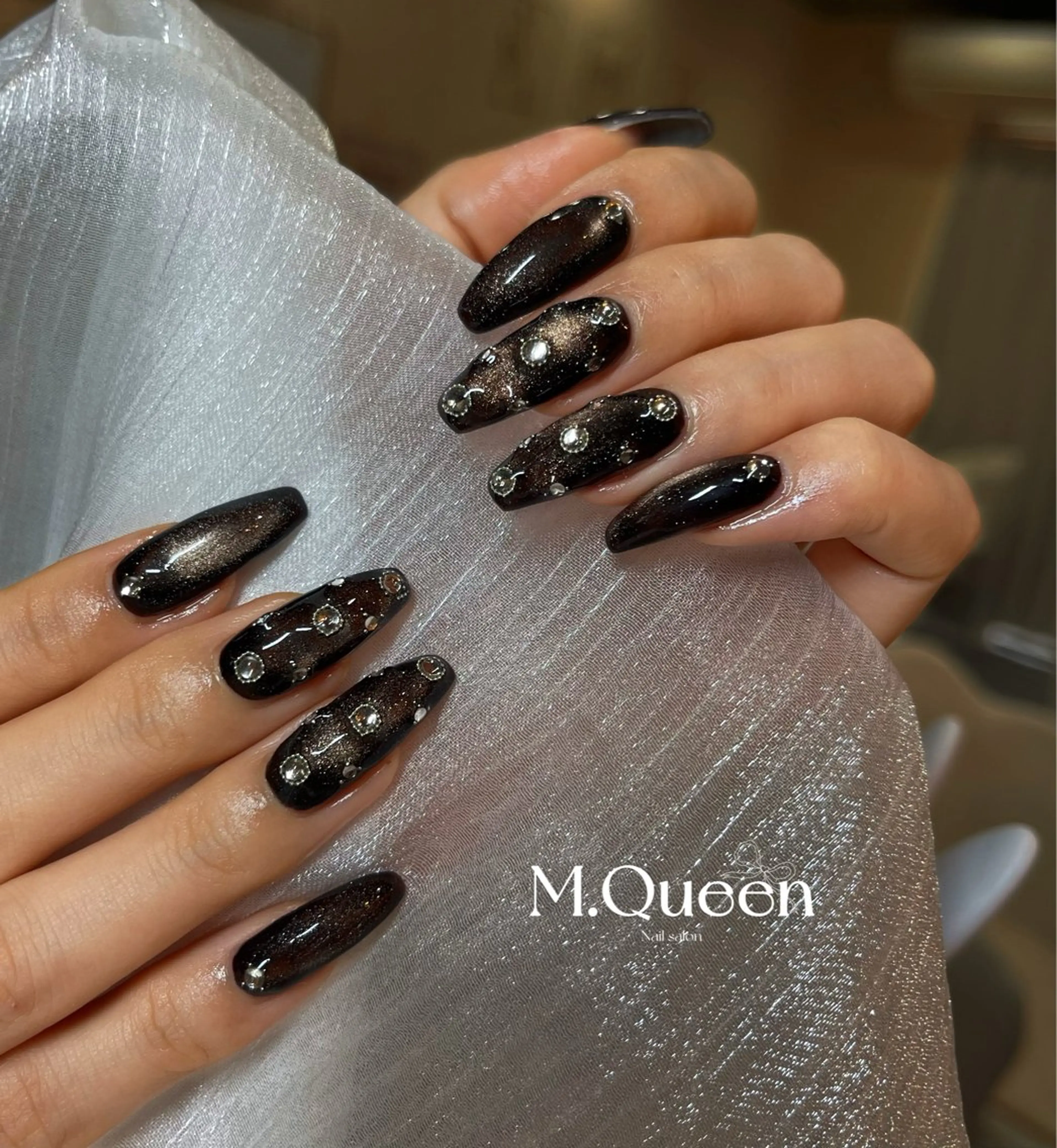 ネイル MQueen ネイルサロンマルのネイルデザイン