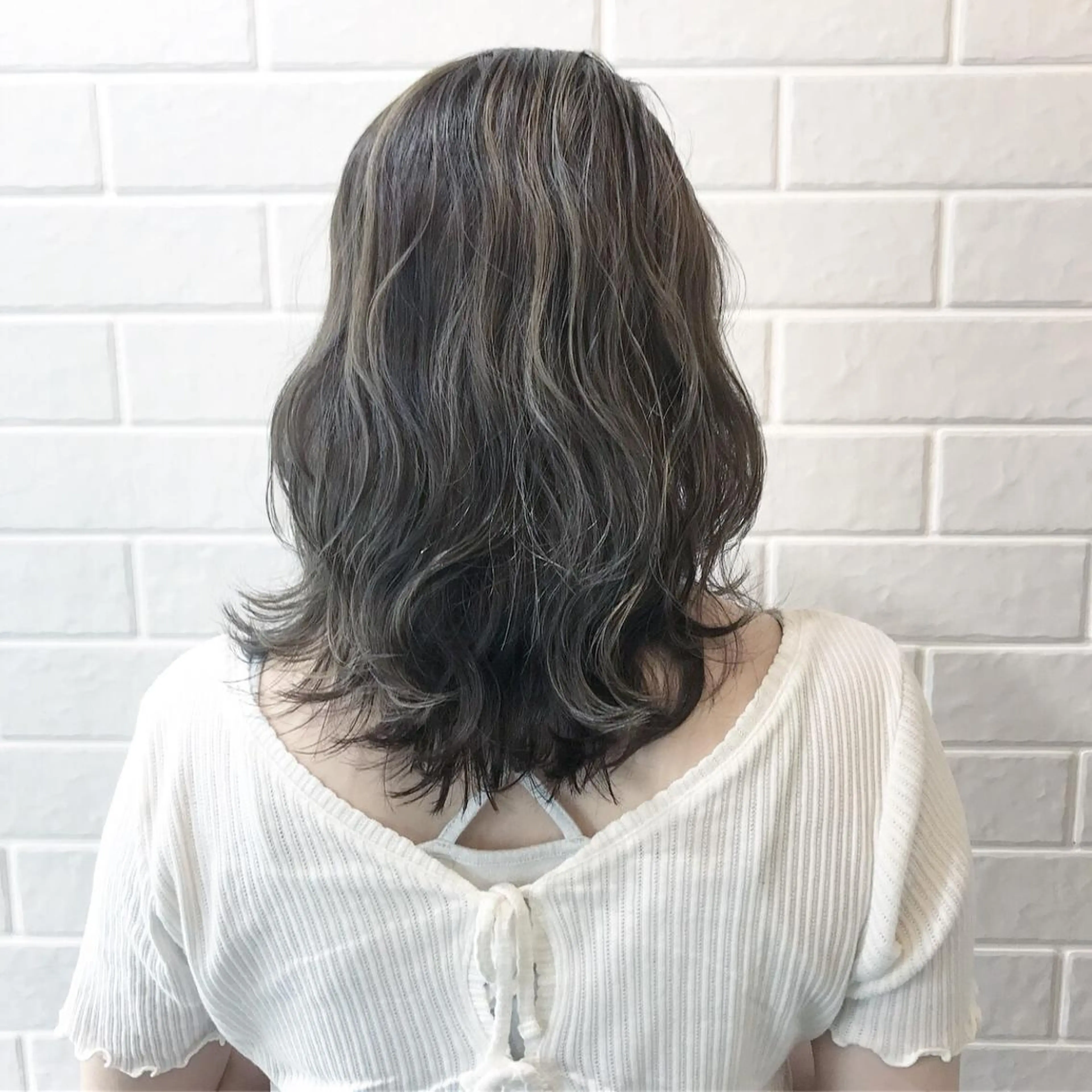 セミロング ハイライト カット ヘアカラー en Siena エンシエナのヘアスタイル