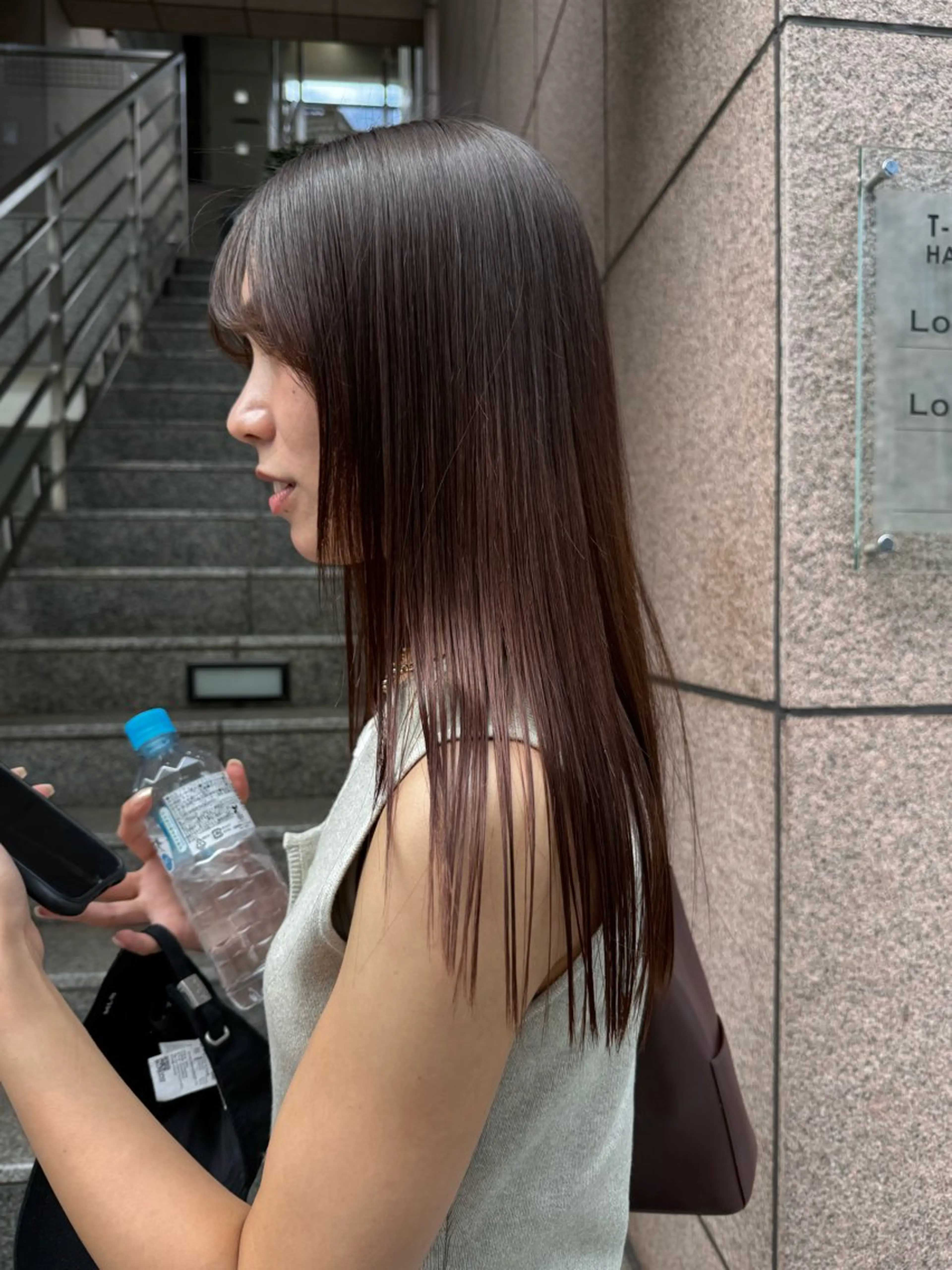 ロング ミルクティー× グレージュMOMOのヘアスタイル