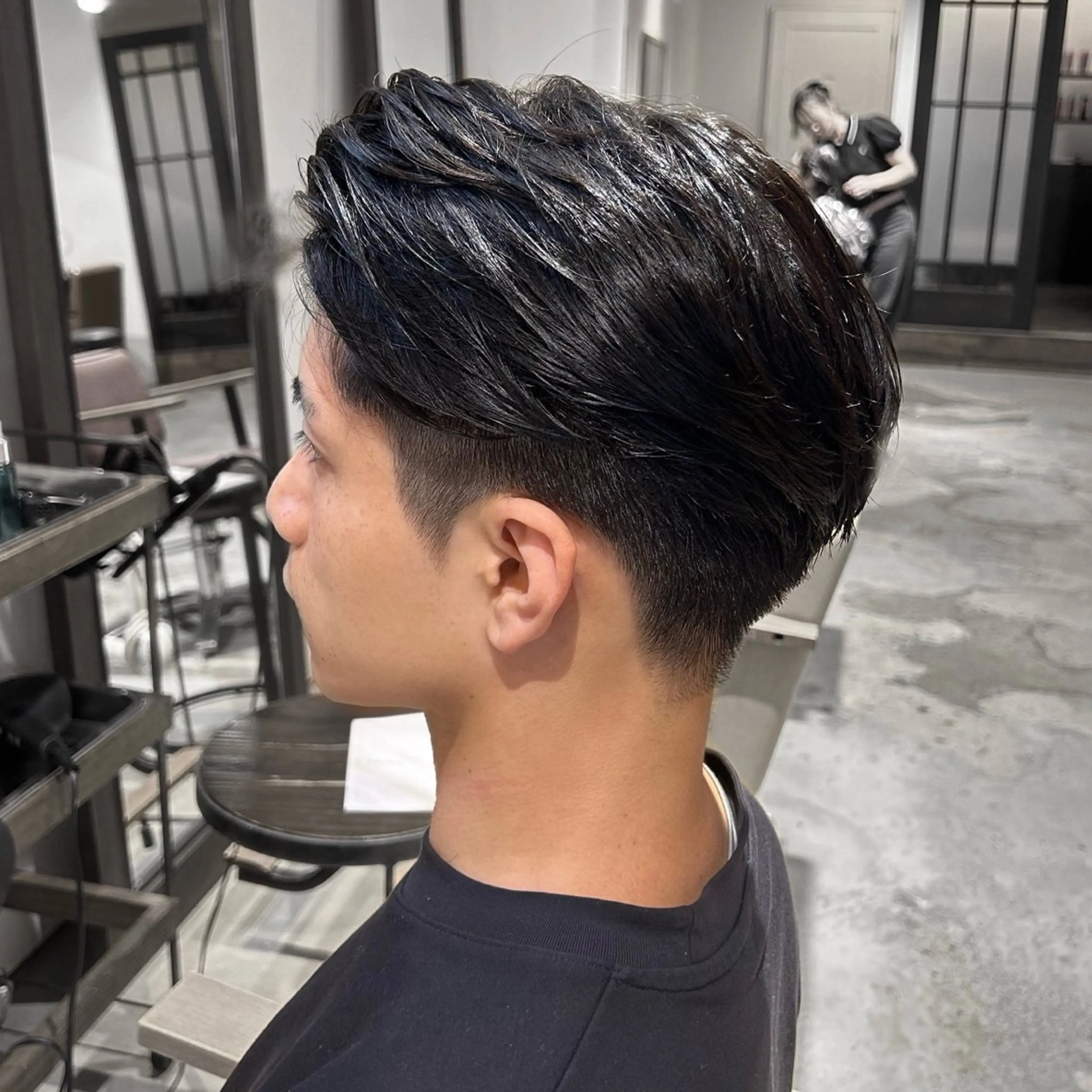 メンズ アイブロウ メンズパーマ メンズツイストパーマ 刈り上げ 波巻きパーマ メンズアイブロウ メンズ専門美容師 MIUのヘアスタイル