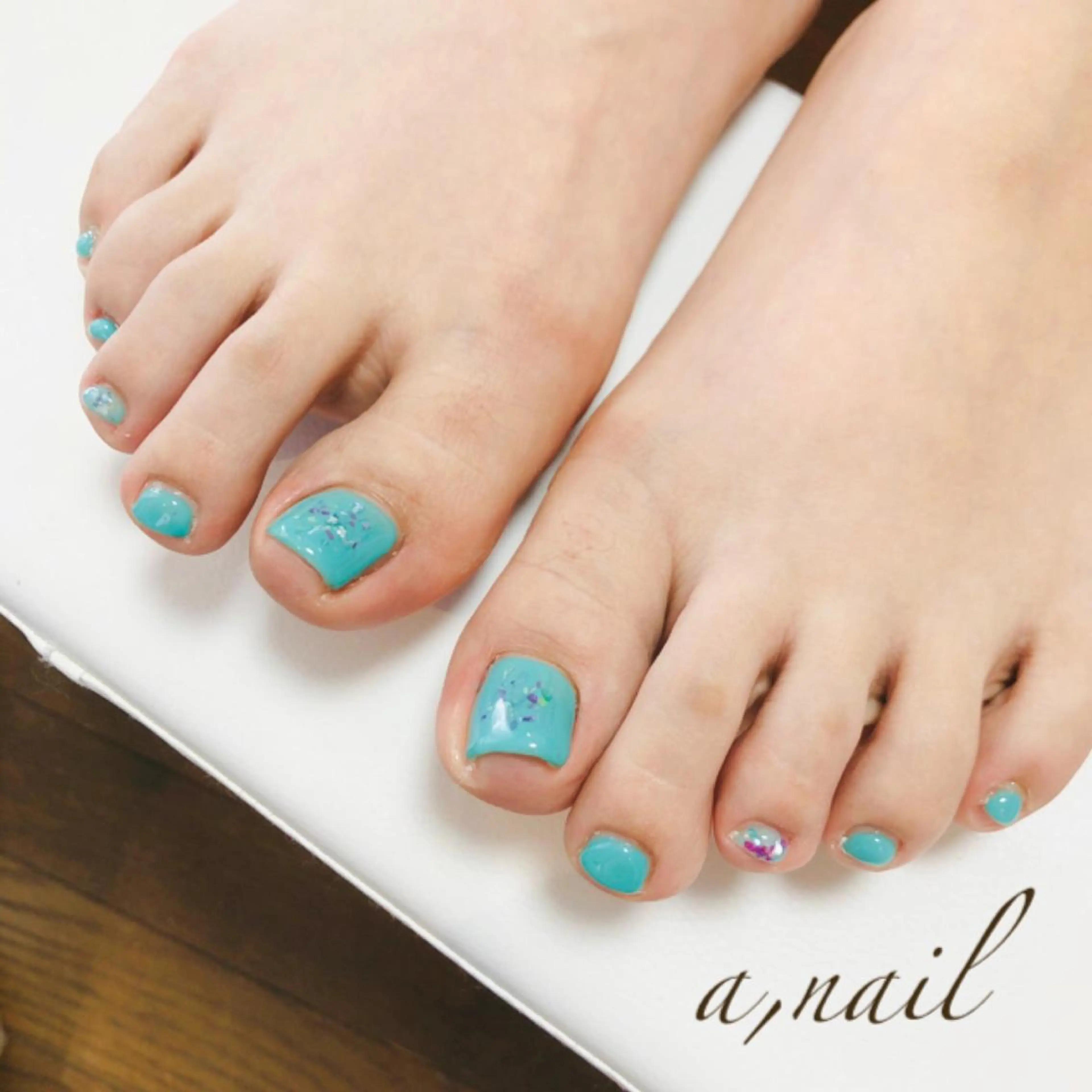 ネイル フットネイル ラメ(グリッター) ニュアンスネイル オフィスネイル ワンカラーネイル フットネイル ネイルサロン エーネイルのネイルデザイン