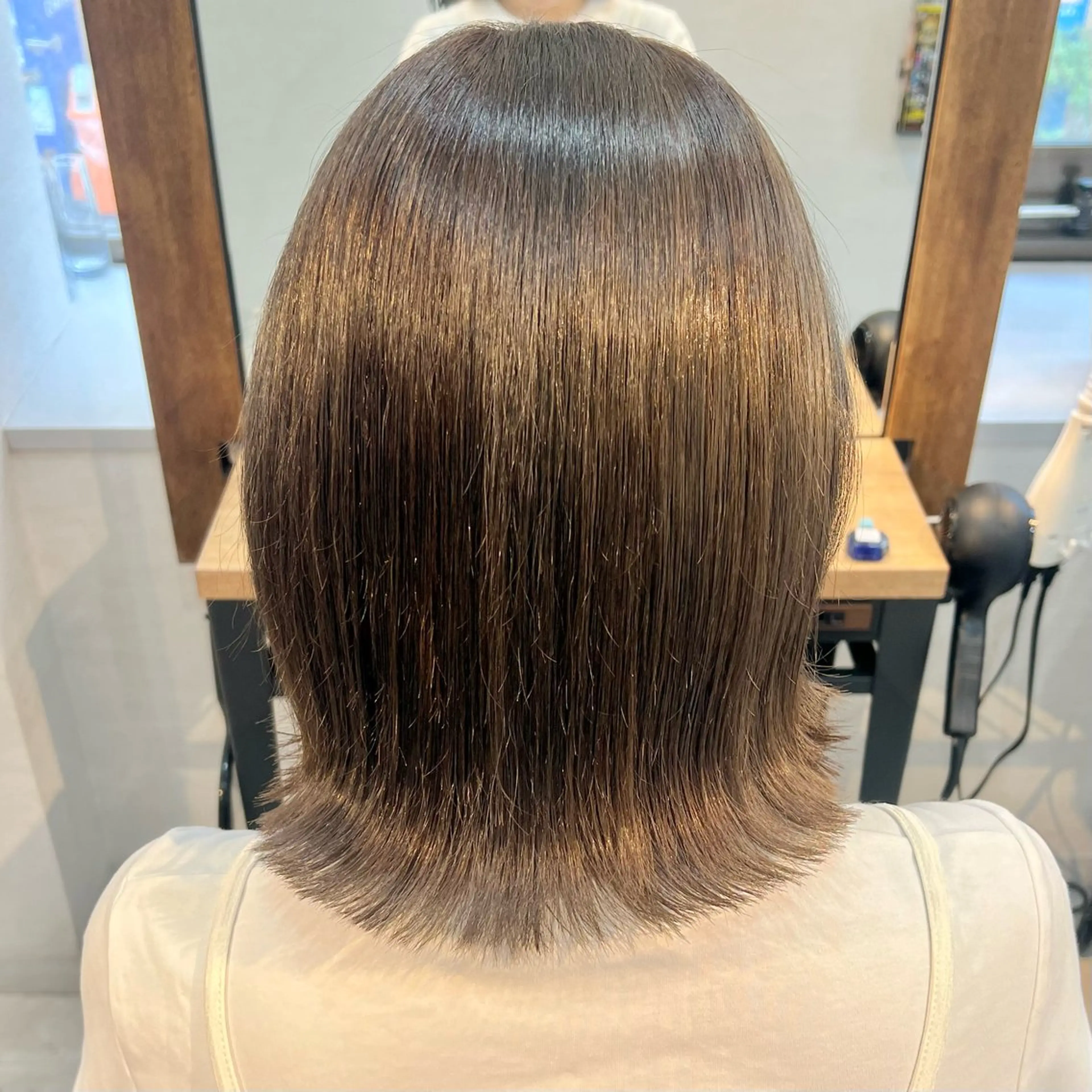 ミディアム カラー ベージュカラー 透明感カラー オリーブベージュ ボブ 外ハネヘア カット ヘアカラー トリートメント ヘッドスパ 透明感カラー/艶髪 🌷ちばなお🌷のヘアスタイル